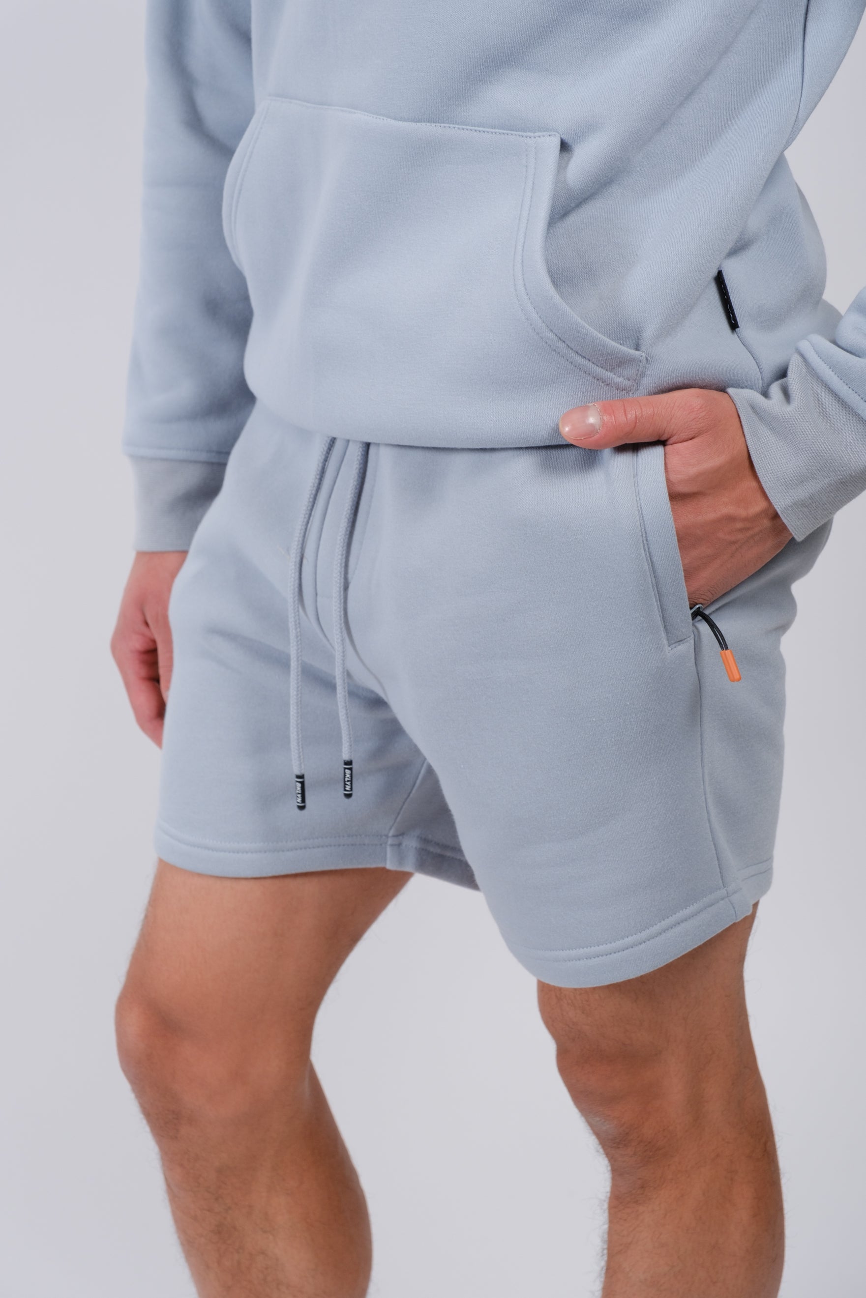 Functional 5 inch inseam men’s fleece shorts with zip pocket
#color_quarry
