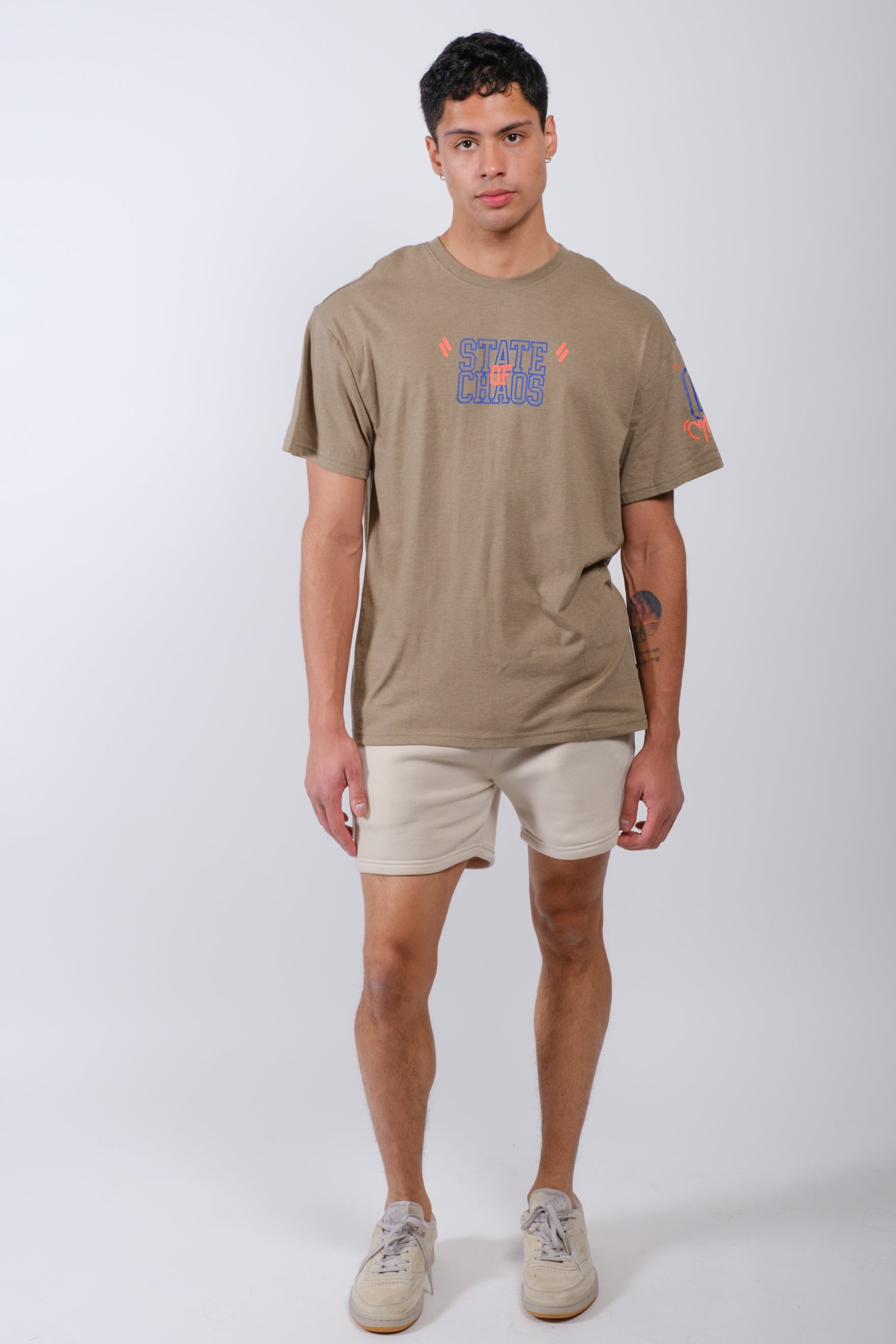 Casual fleece shorts with 5 inch inseam and zip pocket for men
#color_sand