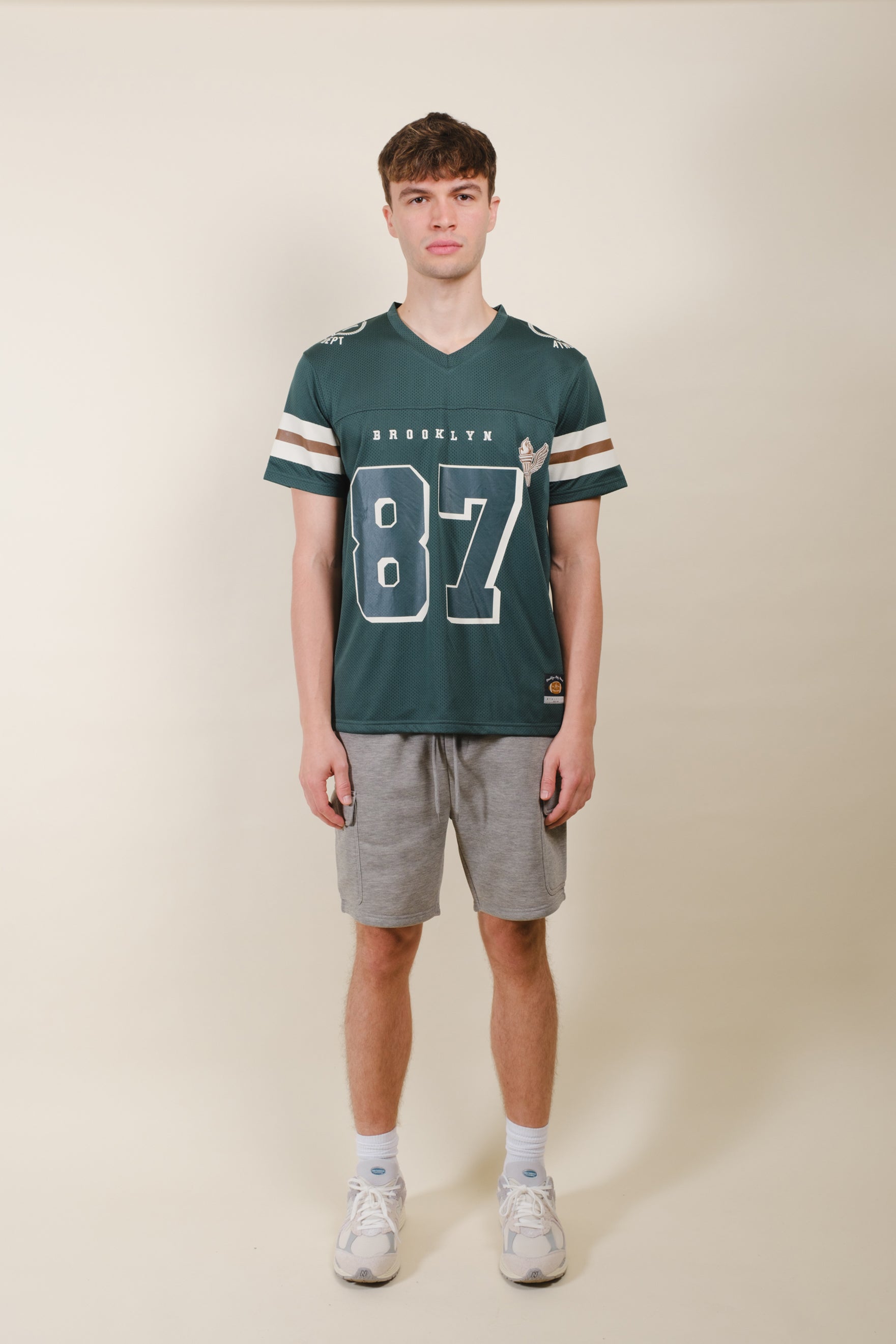 Comfortable 7-inch Core Fleece Cargo Short with elastic waistband
#color_heather-grey