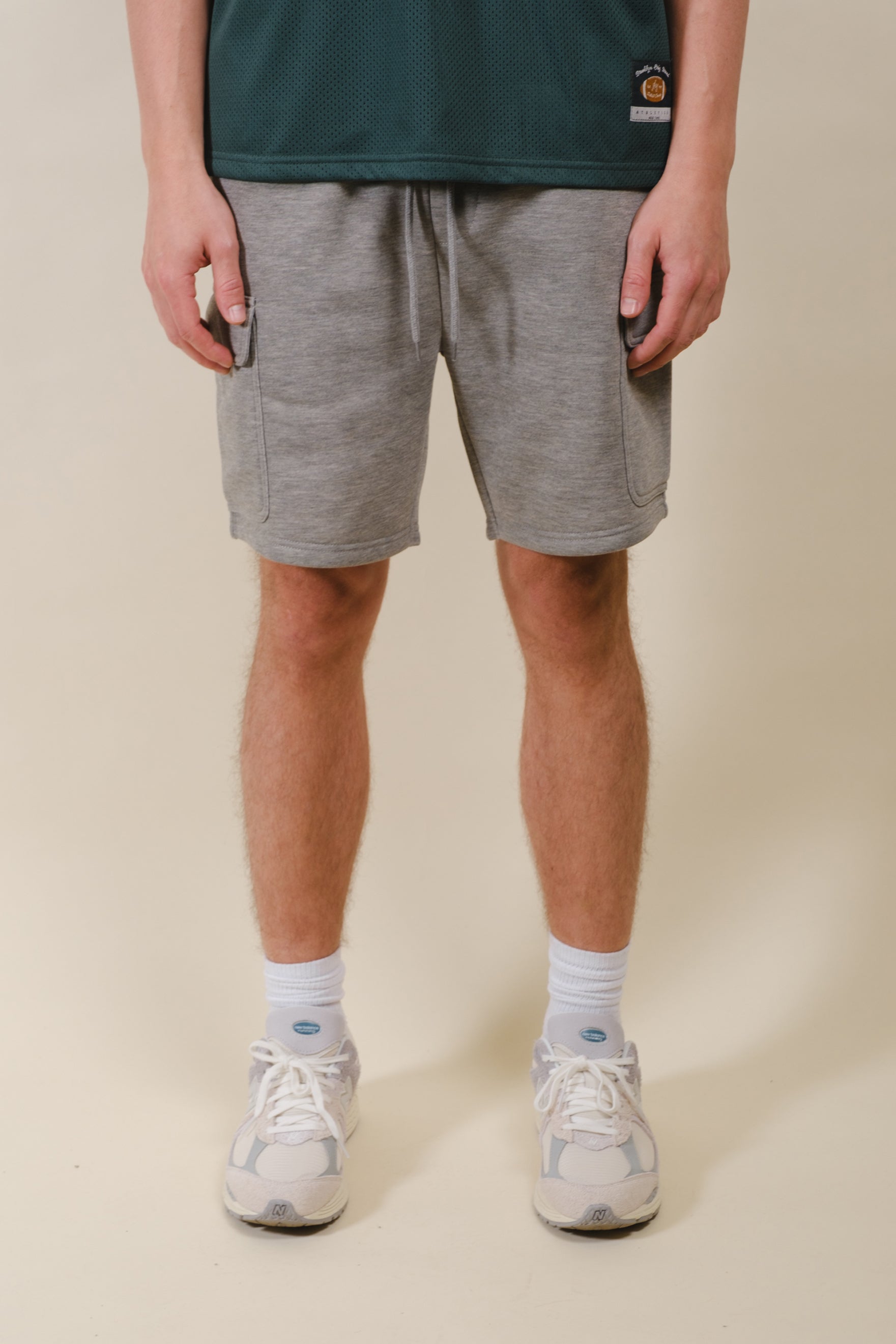 Men's 7 inch Core Fleece Cargo Short with Cargo Pockets, elastic waistband and velcro closure 
#color_heather gray