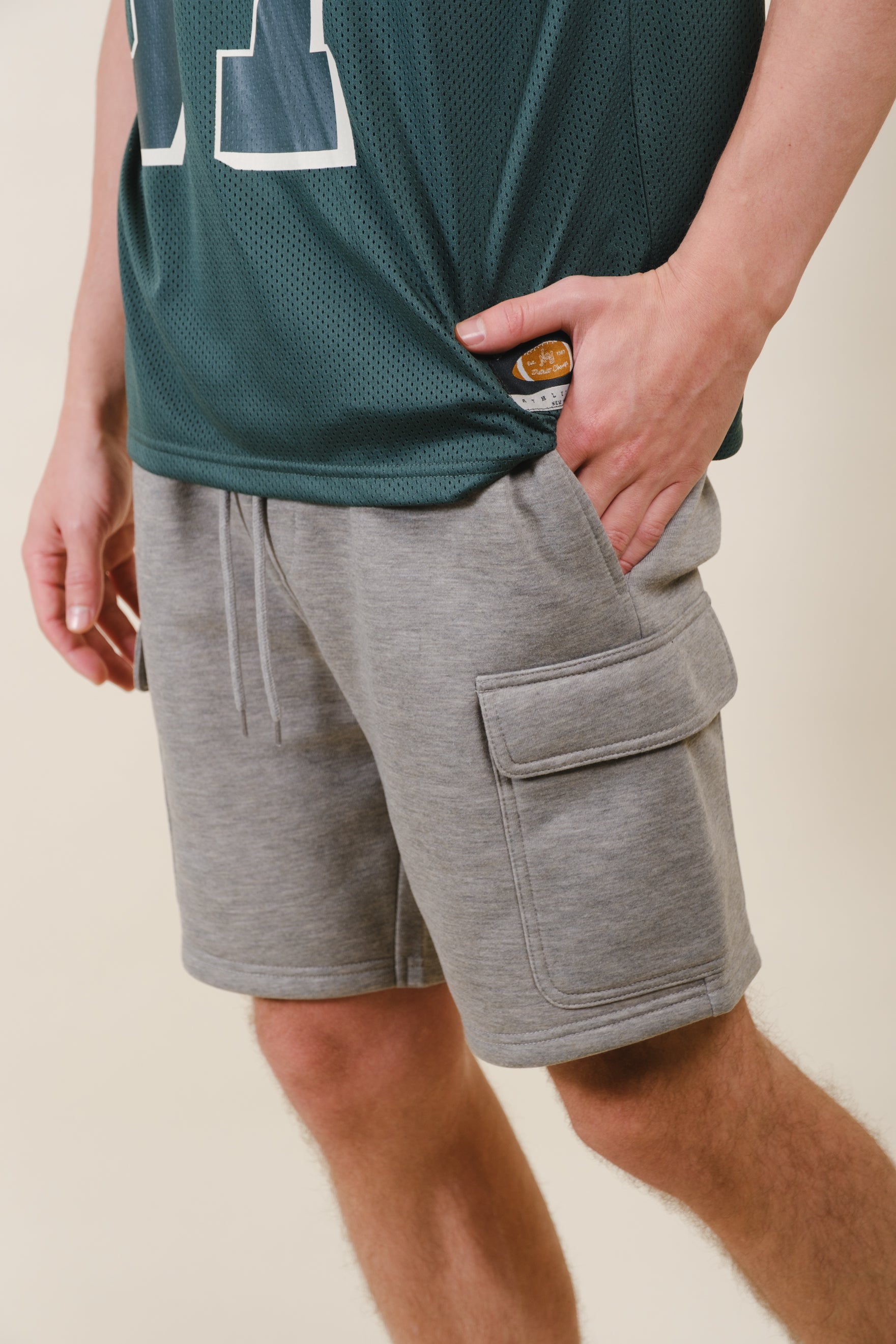 Stylish men's cargo shorts with 7-inch inseam and soft fleece fabric
#color_heather-gray