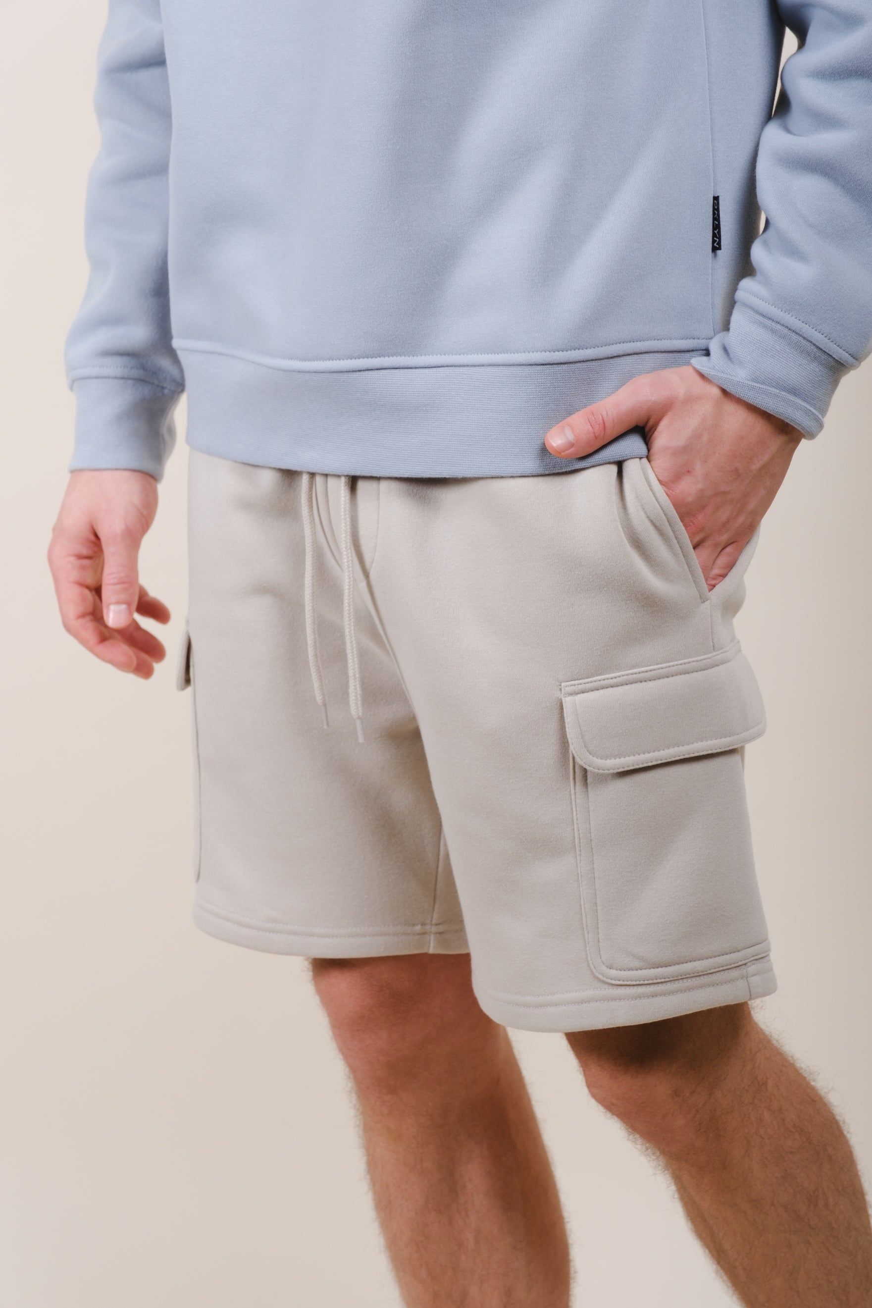 Men's 7 inch Core Fleece Cargo Short, perfect for casual wear
#color_sand