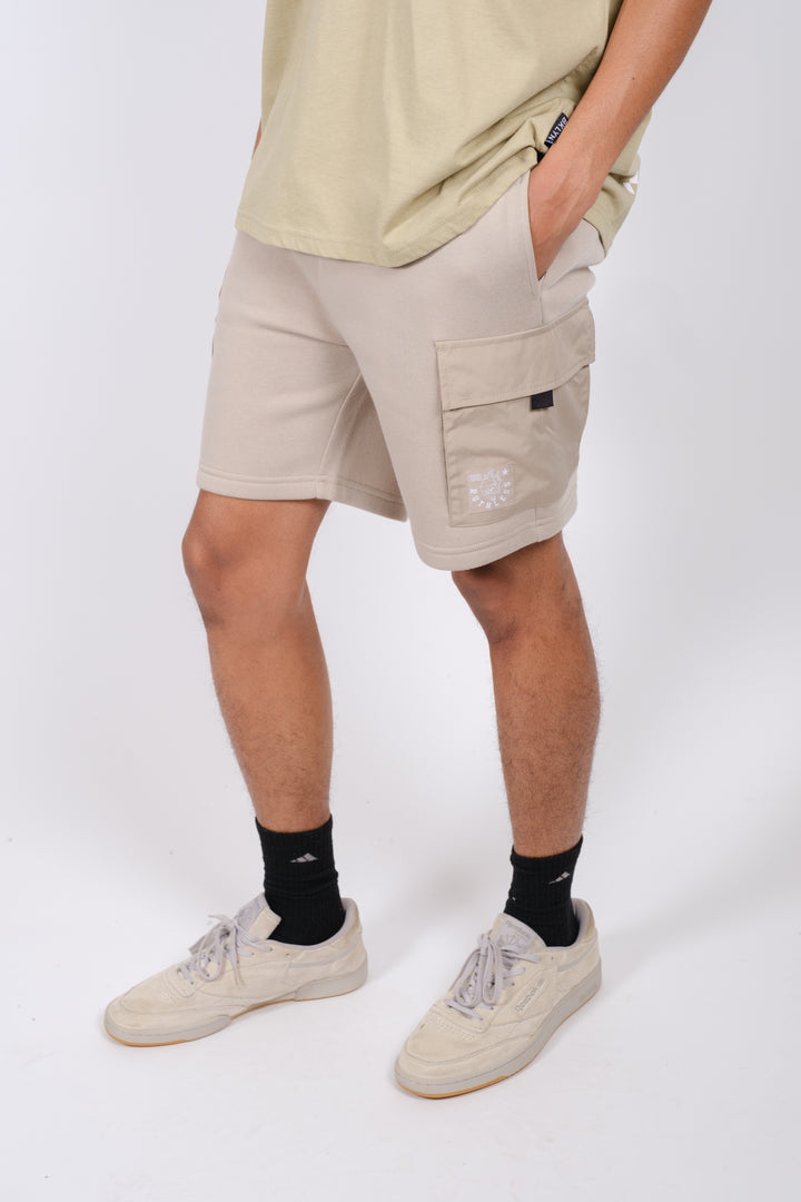 Men's 7-inch inseam shorts in fleece with sturdy nylon pockets
#color_pumice-stone