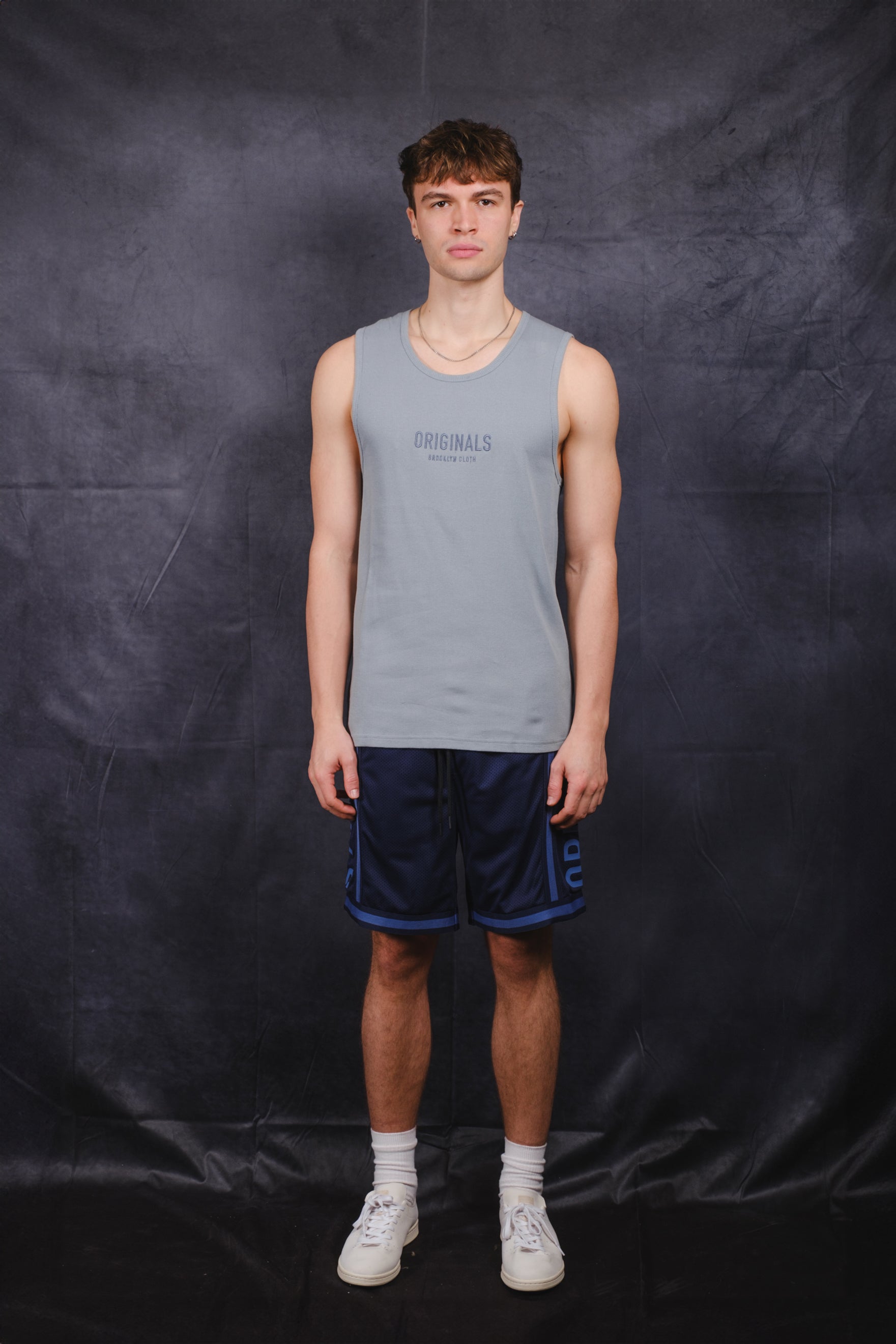 Men’s Originals basketball shorts with paneled sides and elastic waistband
#color_french-navy