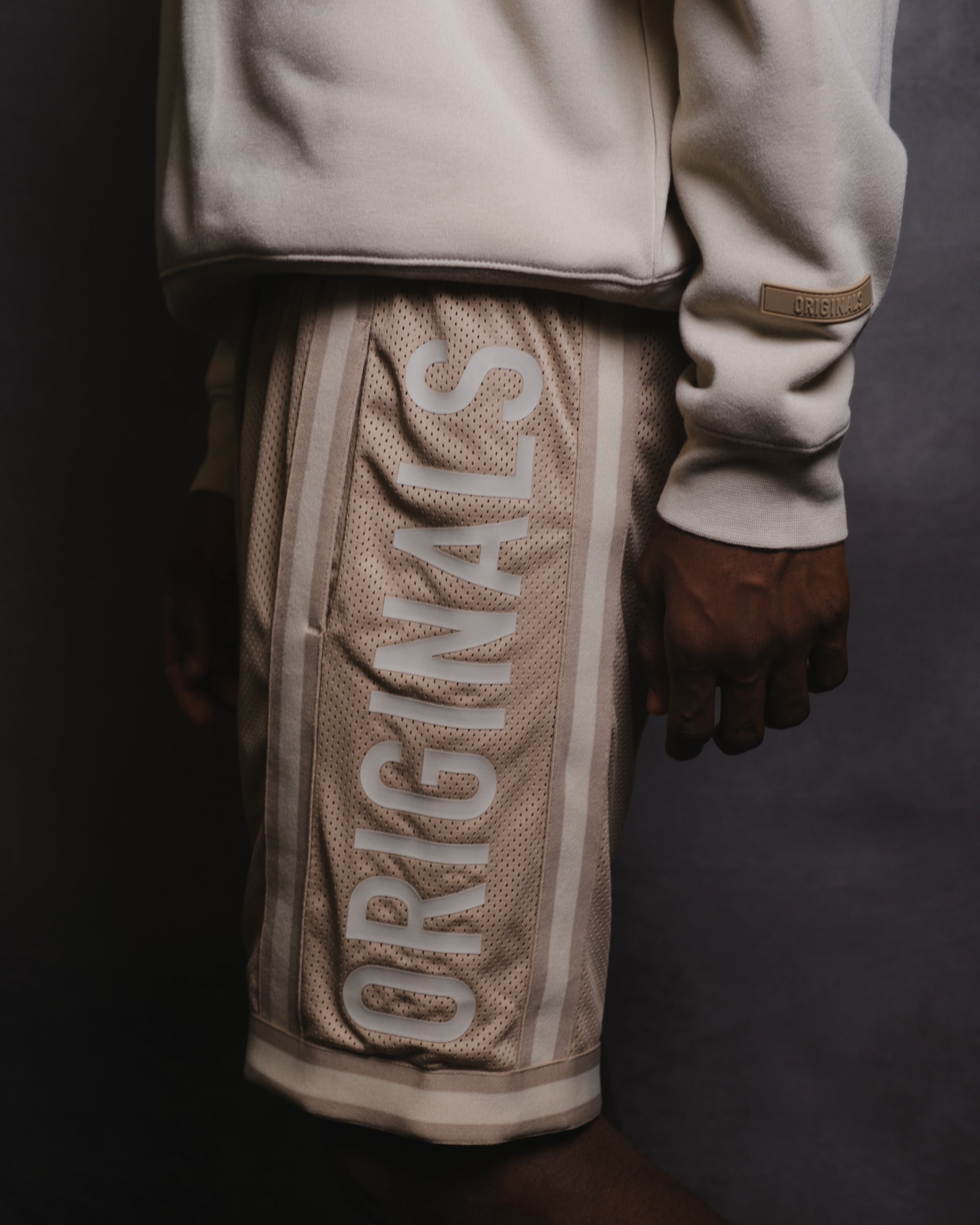 Men’s paneled basketball shorts with elastic waist 
#color_pumice-stone