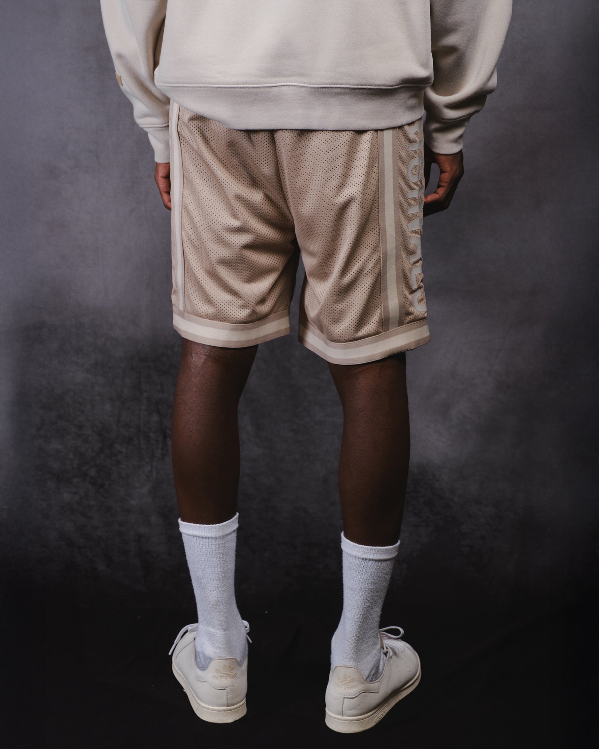 Men’s paneled basketball shorts with elastic waist 
#color_pumice-stone