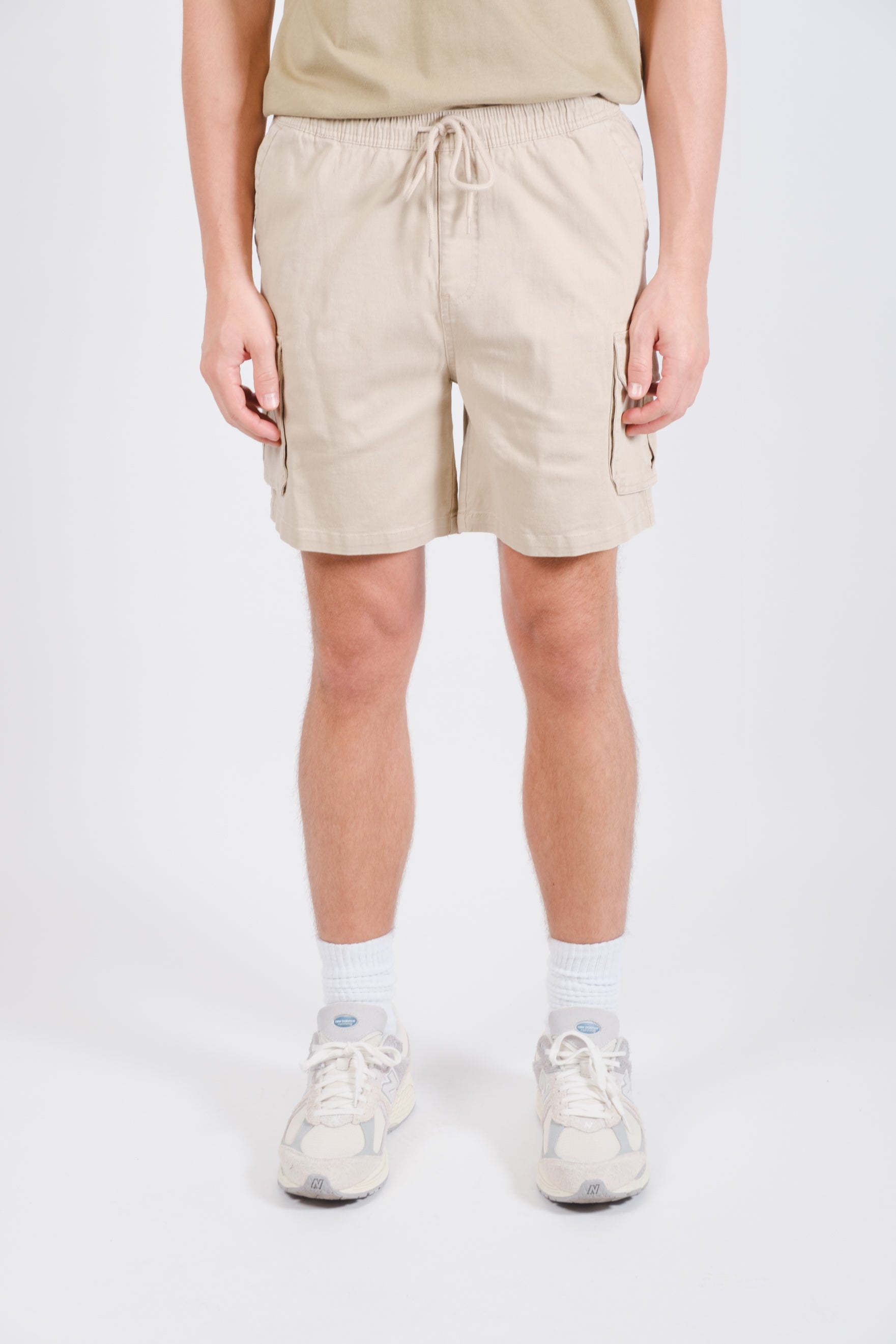 Comfortable washed twill cargo shorts
#color_khaki