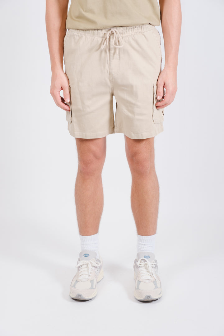 Comfortable washed twill cargo shorts
#color_khaki
