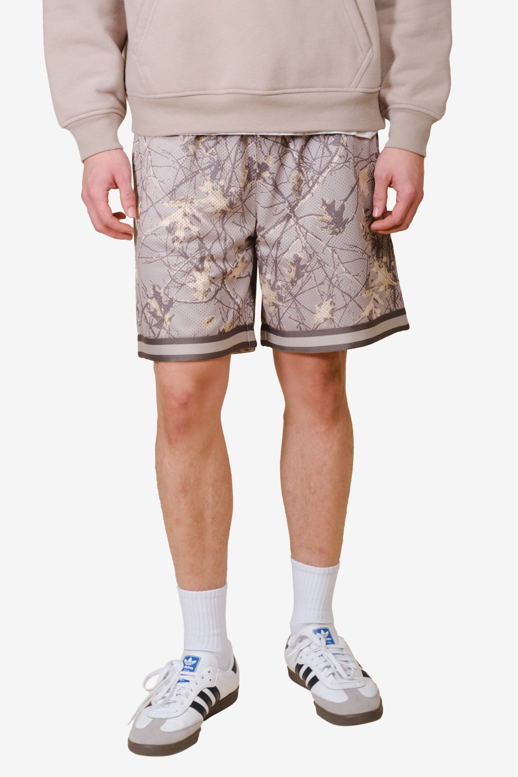 Comfortable Rib camo mesh shorts with a 7" inseam and side pockets
#color_sand