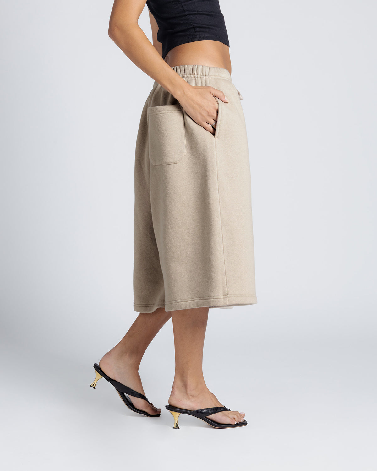 Oversized Sweatshort in Pumice stone