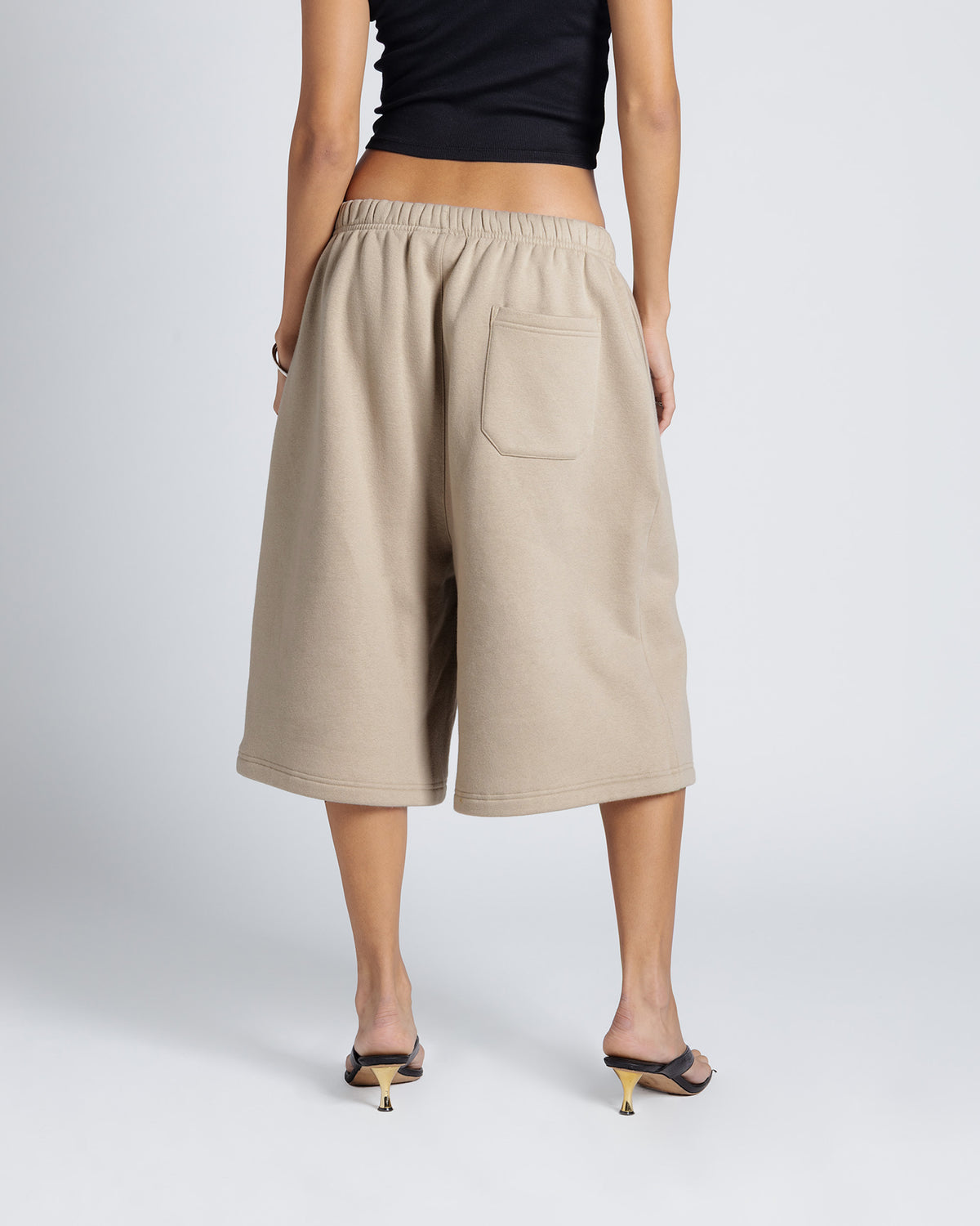 Oversized Sweatshort in Pumice stone