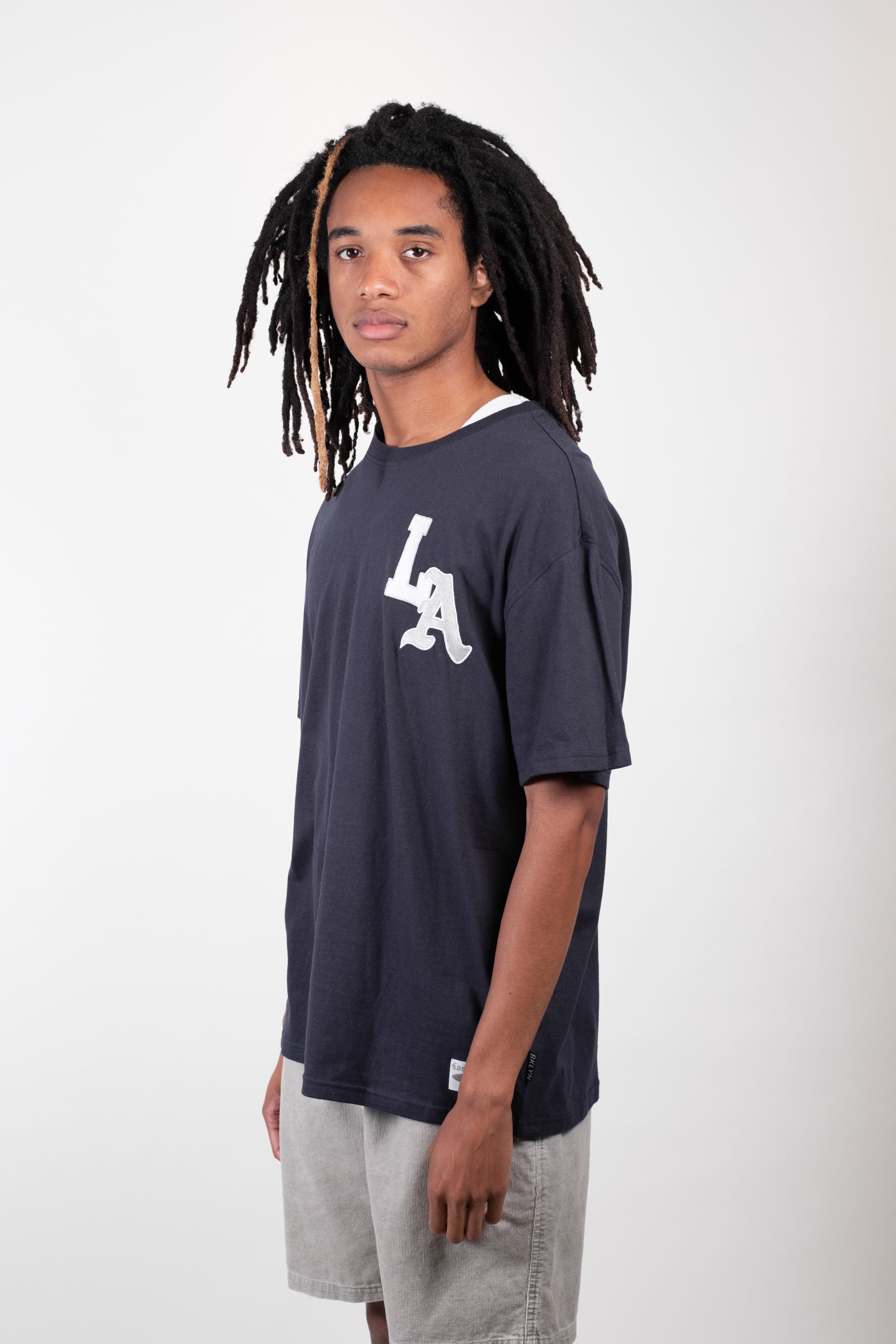 Classic boxy silhouette LA Varsity Tee
#color_french navy