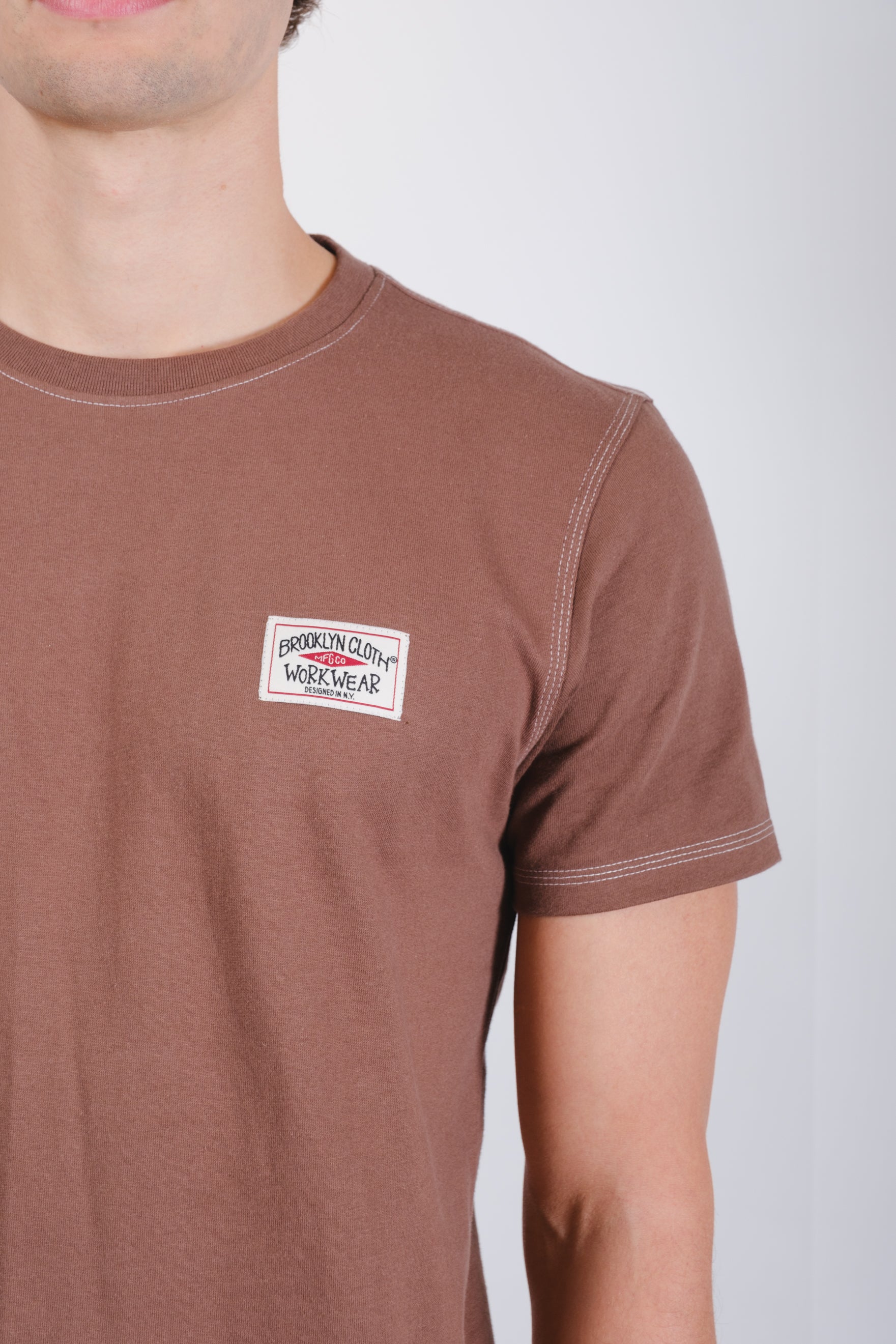 Oversized crewneck in breathable 250 GSM cotton 
#color_brown