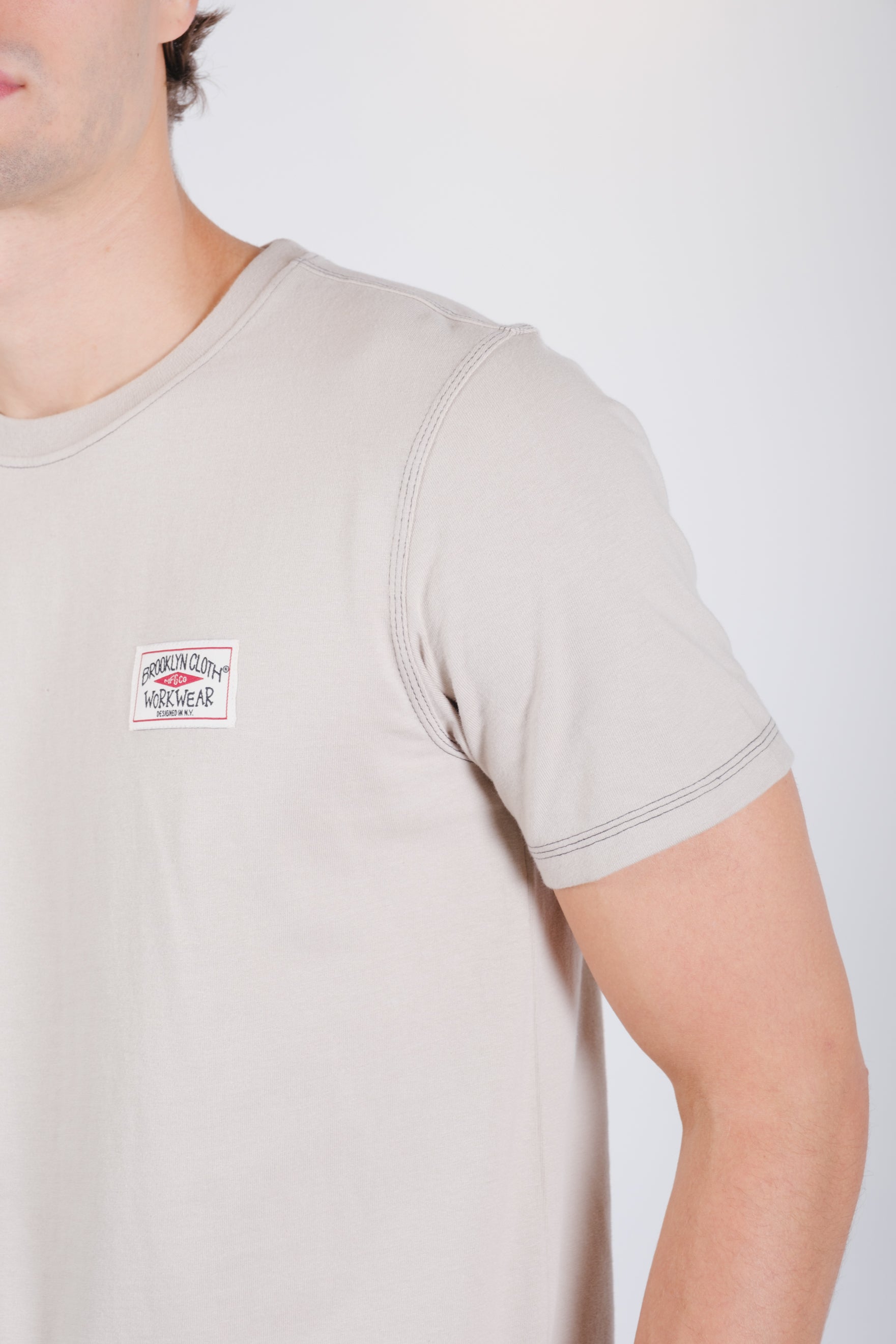 Casual cotton crewneck with contrast stitching and oversized design
#color_sand
