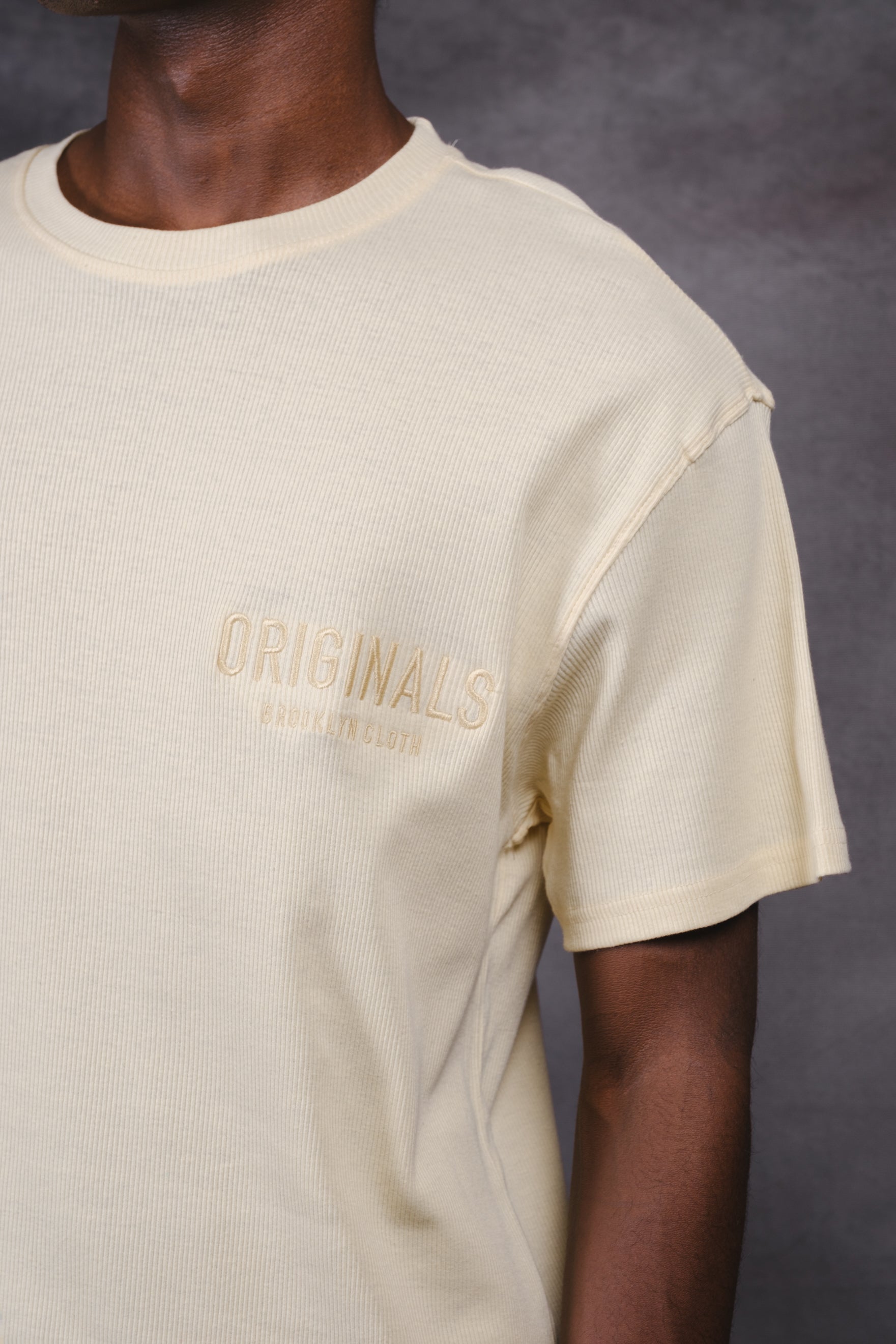 Men’s ribbed crew neck tee, Originals style, in comfortable cotton
#color_biscuit