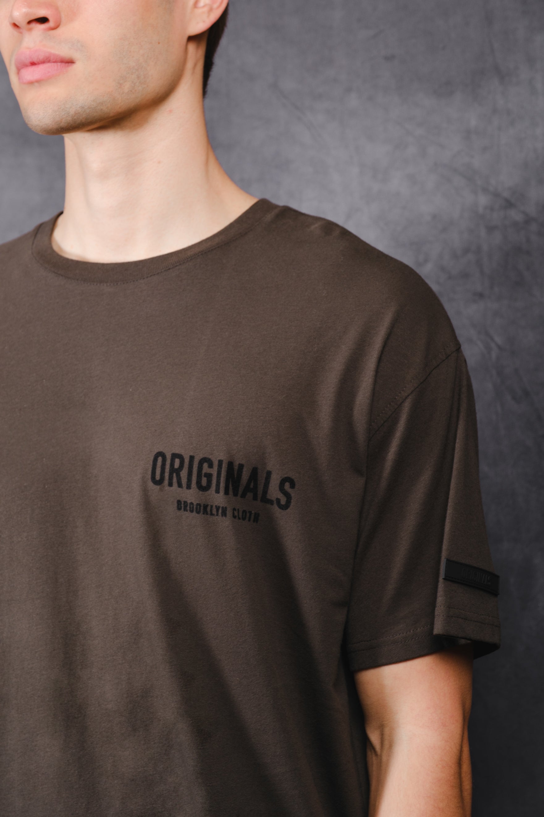 Men’s classic fit Originals Tee with flocked front print
#color_dusty black
