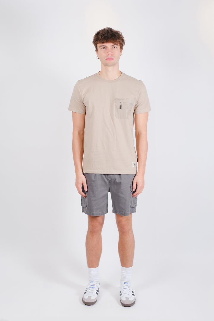 Casual short-sleeve tee with nylon fabric and front zip pocket
#color_pumice-stone