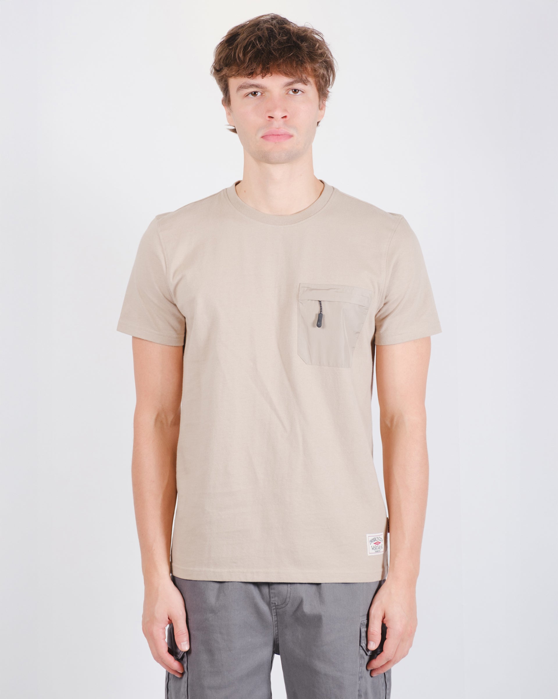 250 GSM short-sleeve nylon tee 
#color_pumice-stone