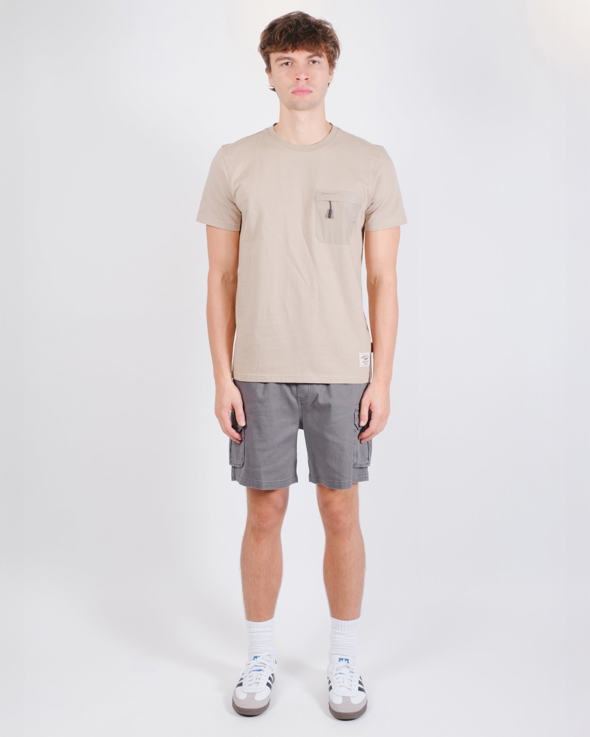 250 GSM short-sleeve nylon tee 
#color_pumice-stone