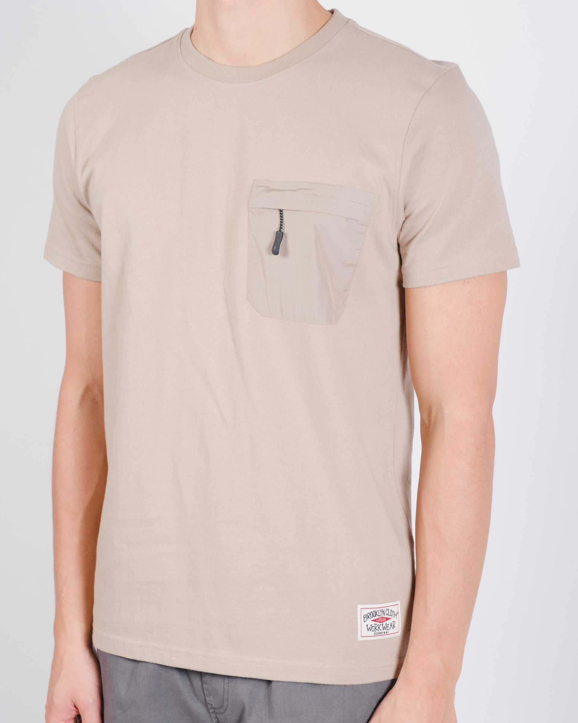 250 GSM short-sleeve nylon tee 
#color_pumice-stone