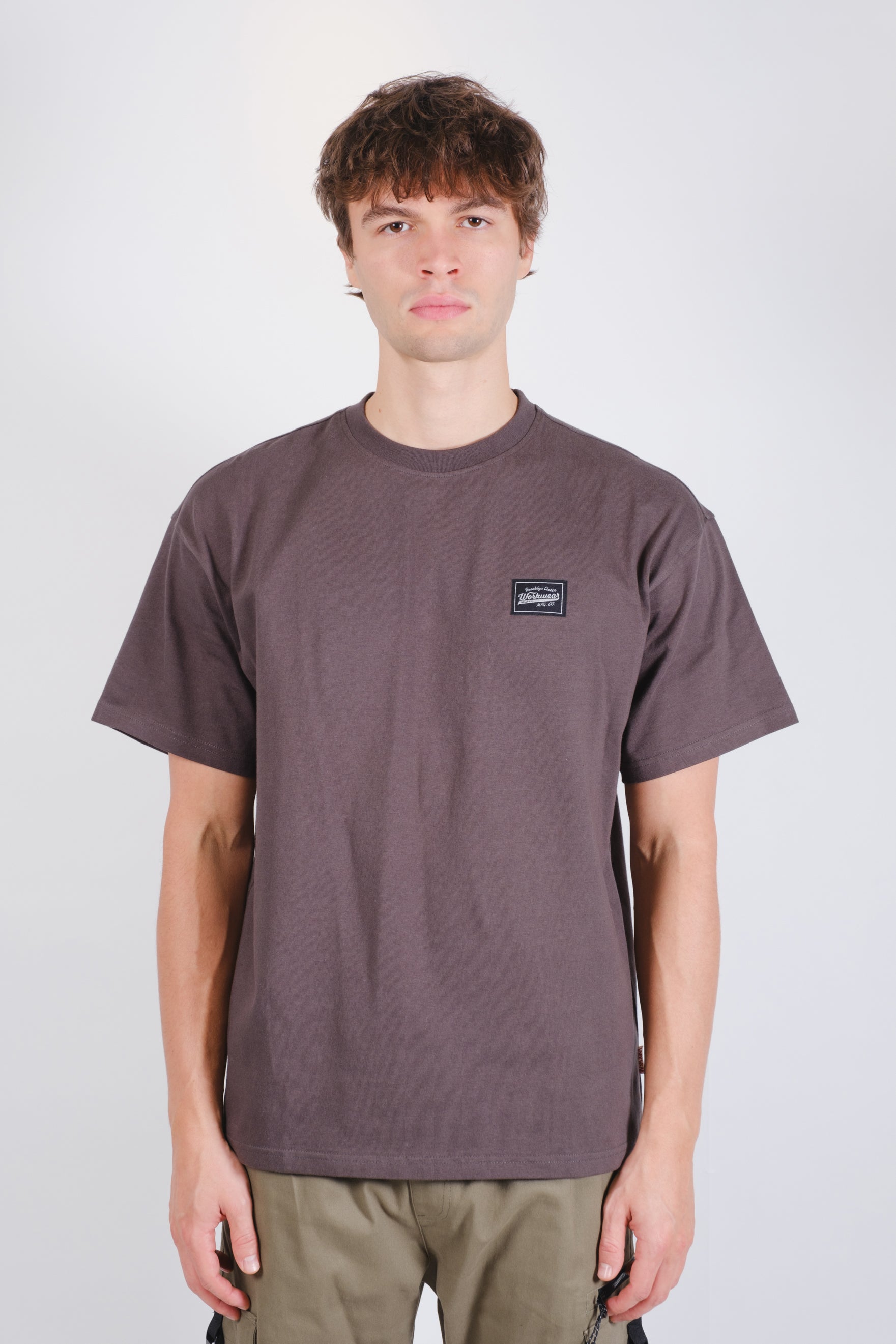 Comfortable short-sleeve tee with workwear-inspired back graphic
