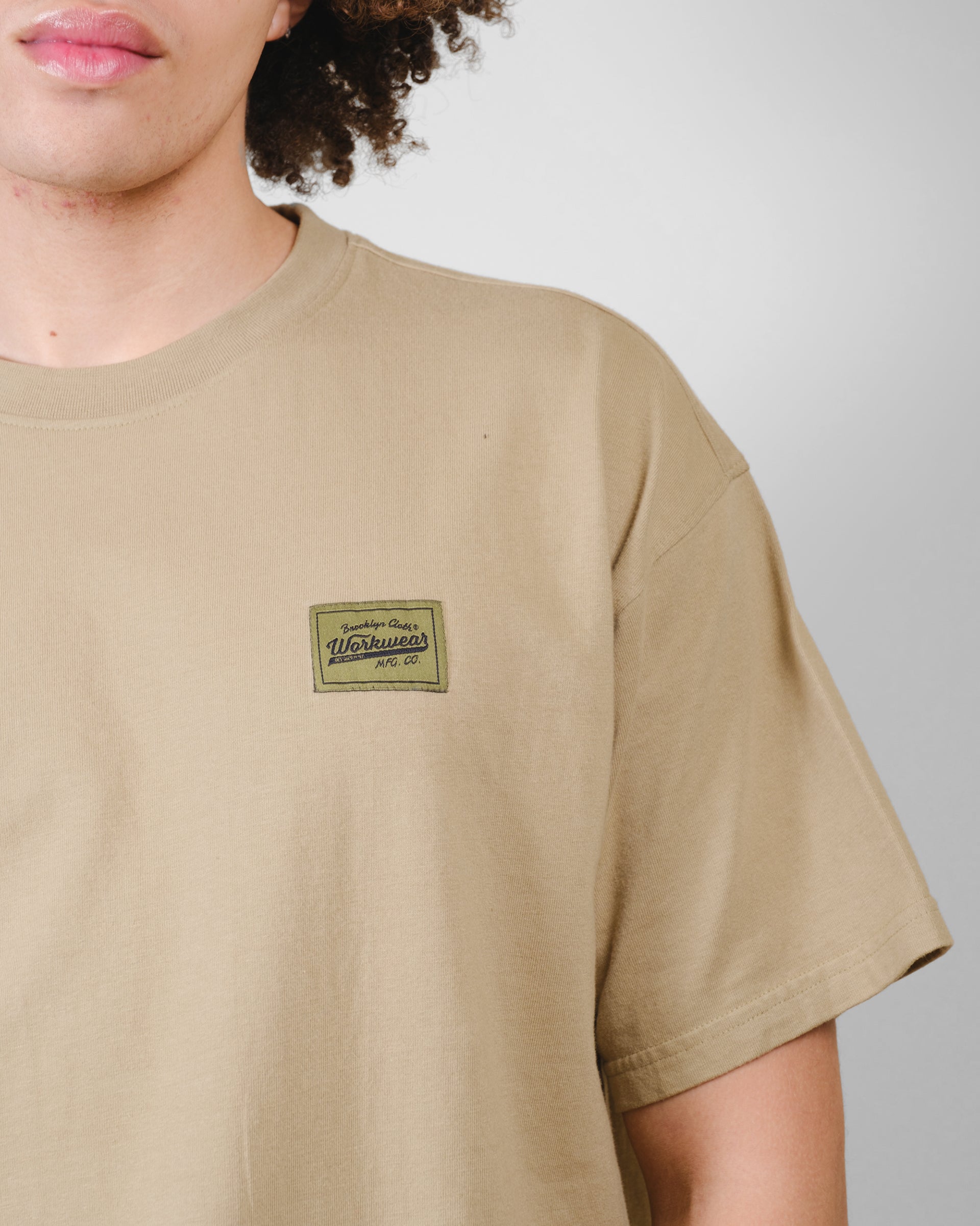 Men's relaxed fit t-shirt with urban workwear division lettering
#color_olive-grey