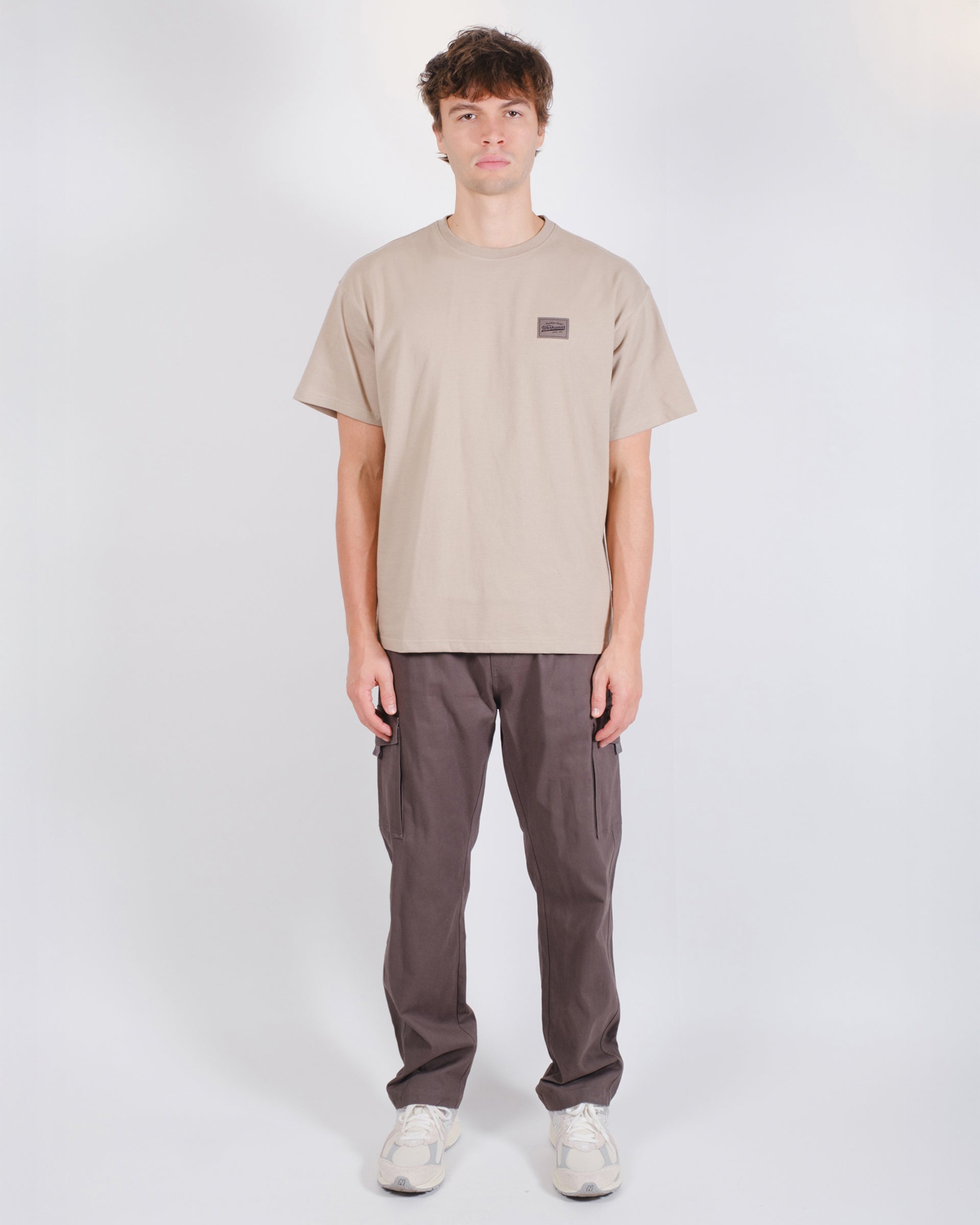 Men’s workwear tee with bold back graphic and classic fit
#color_pumice-stone