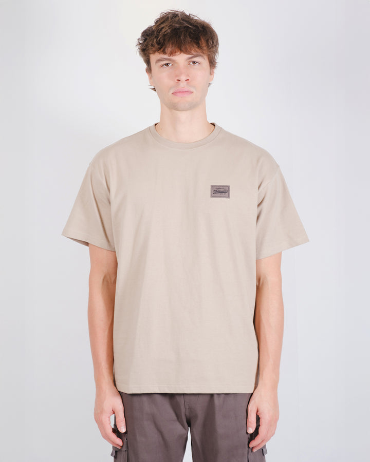 Men’s workwear tee with bold back graphic and classic fit
#color_pumice-stone