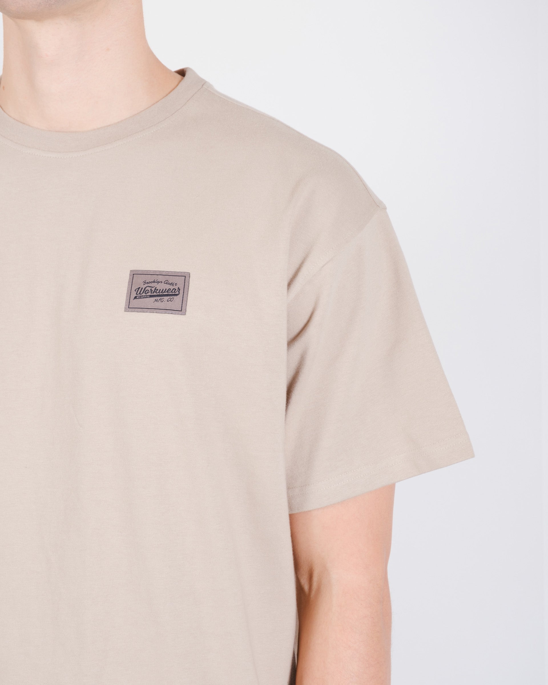 Men’s workwear tee with bold back graphic and classic fit
#color_pumice-stone