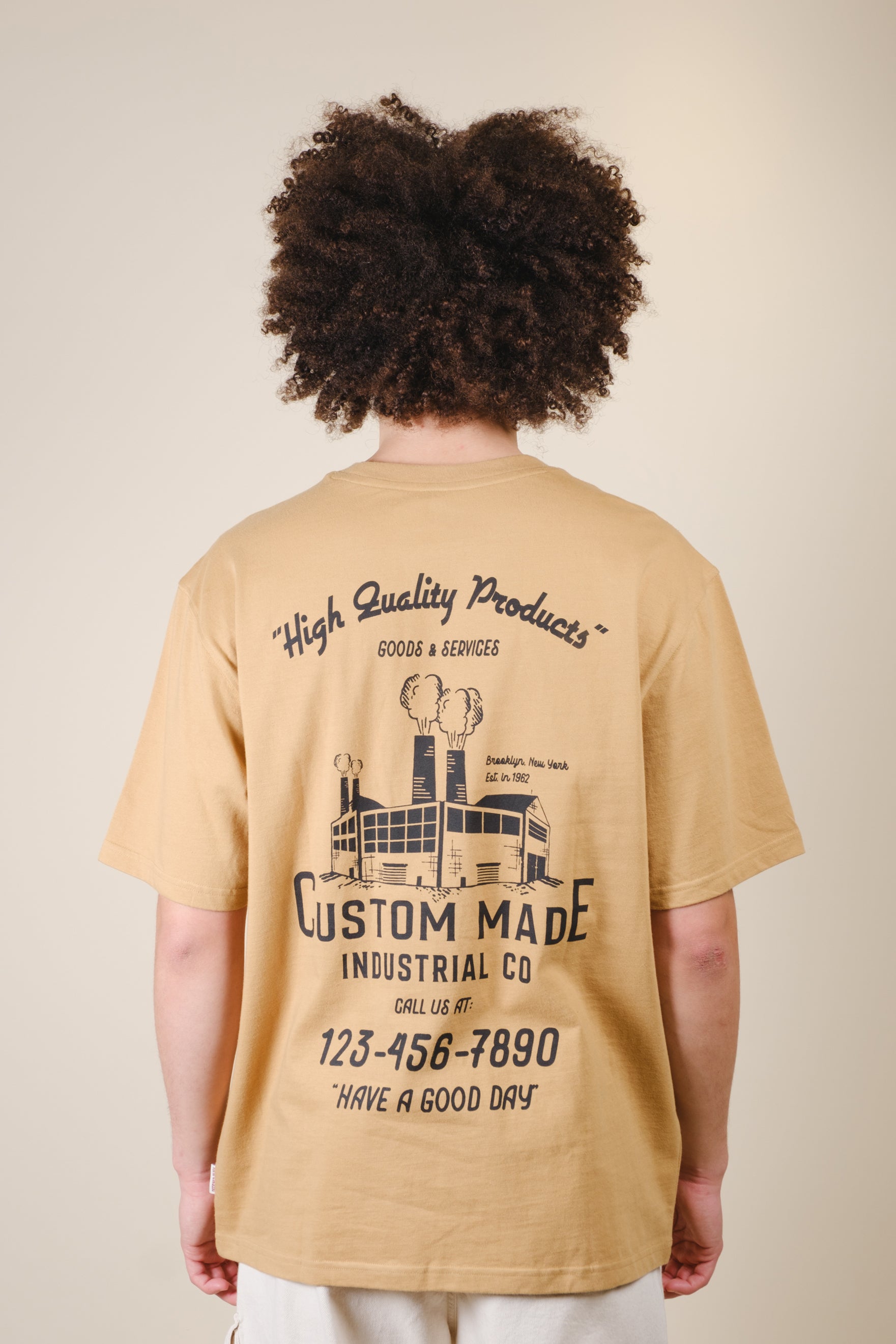 High Quality relaxed fit men's t-shirt with large print artwork 
#color_curry