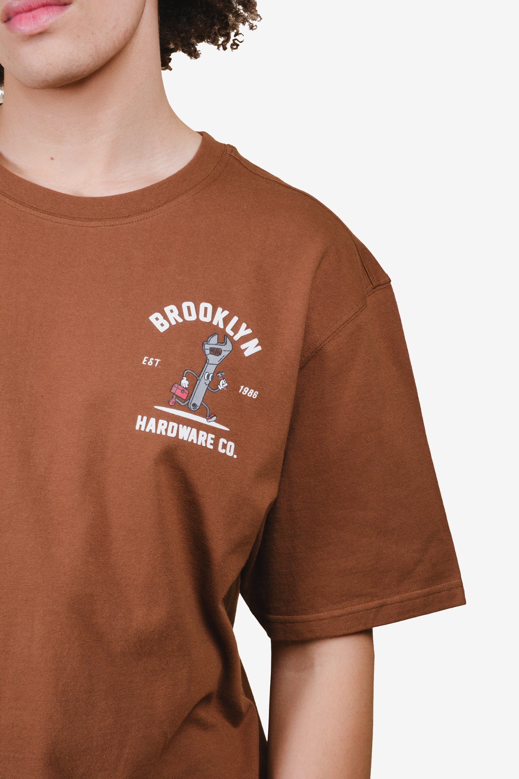 Men's hardware t-shirt in toffee with printed artwork 
#color_toffee