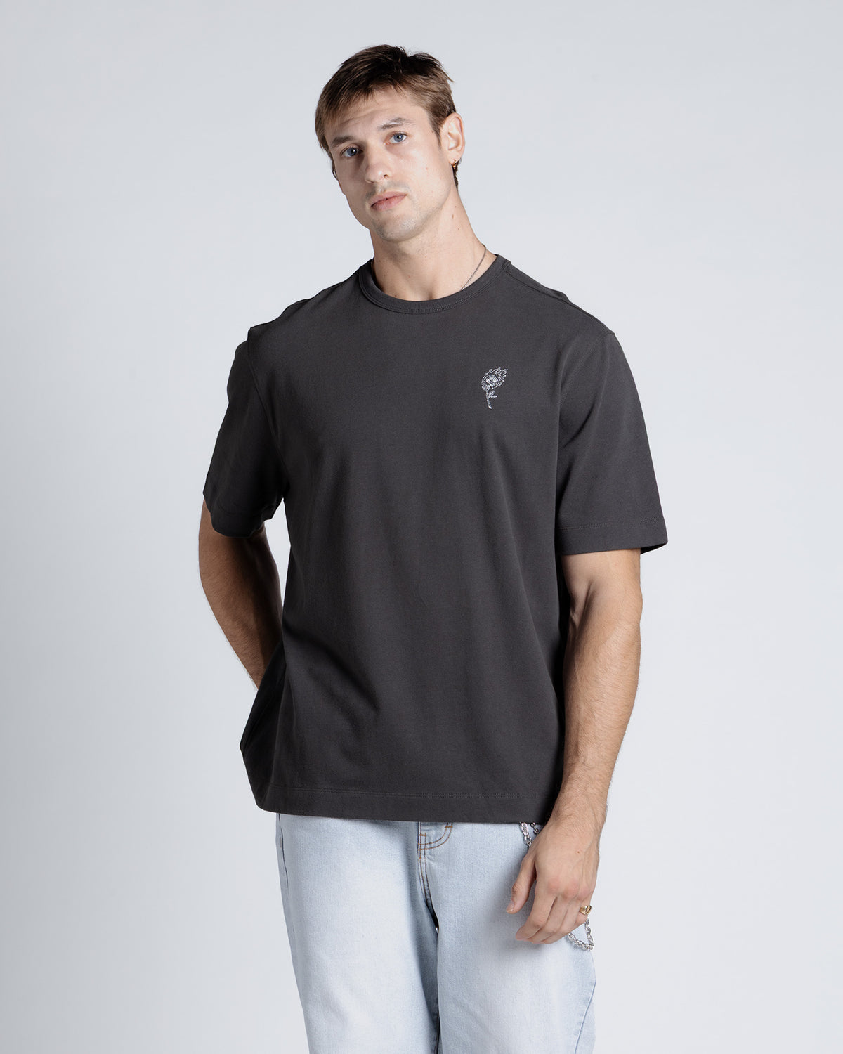 Flaming Rose Embroidery Tee in Dusty black