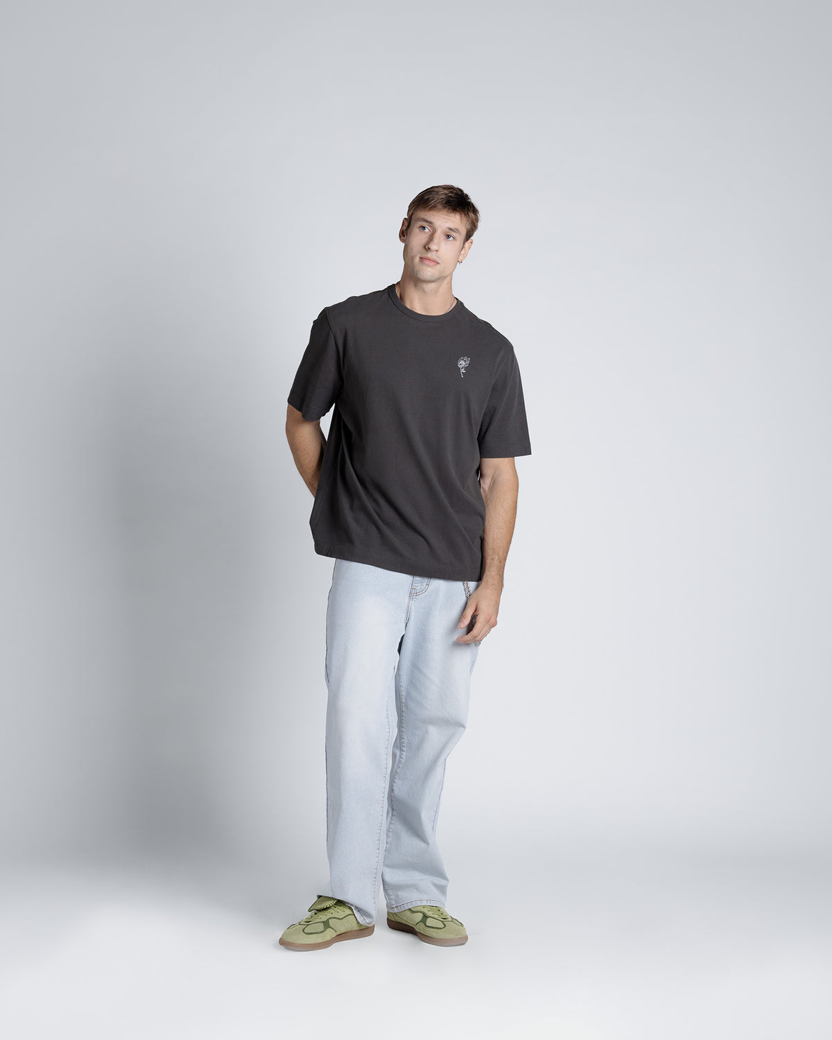 Flaming Rose Embroidery Tee in Dusty black