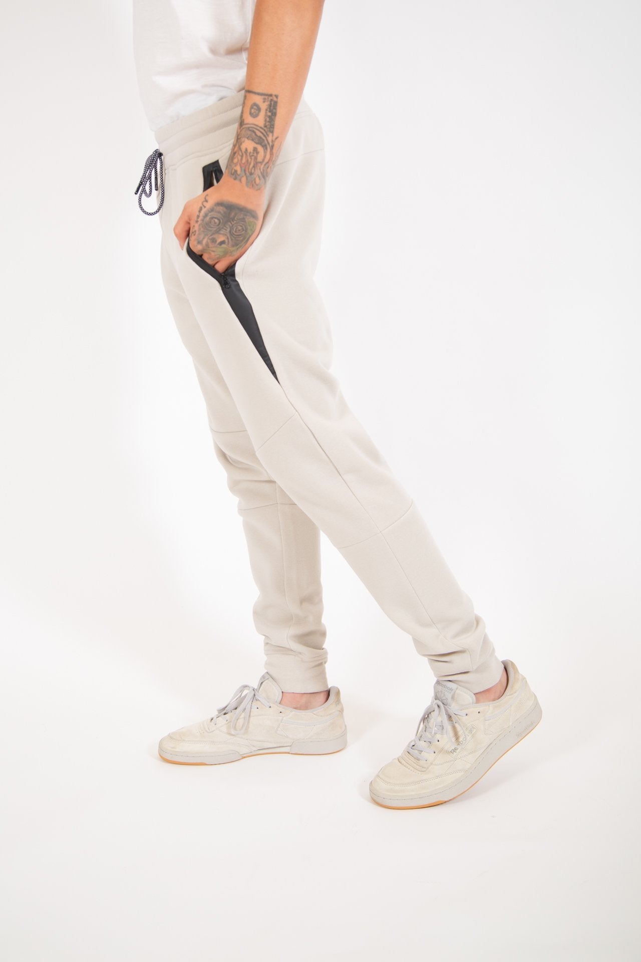 Fleece joggers for men with diagonal heat-seal pockets and drawstring waist
#color_sand