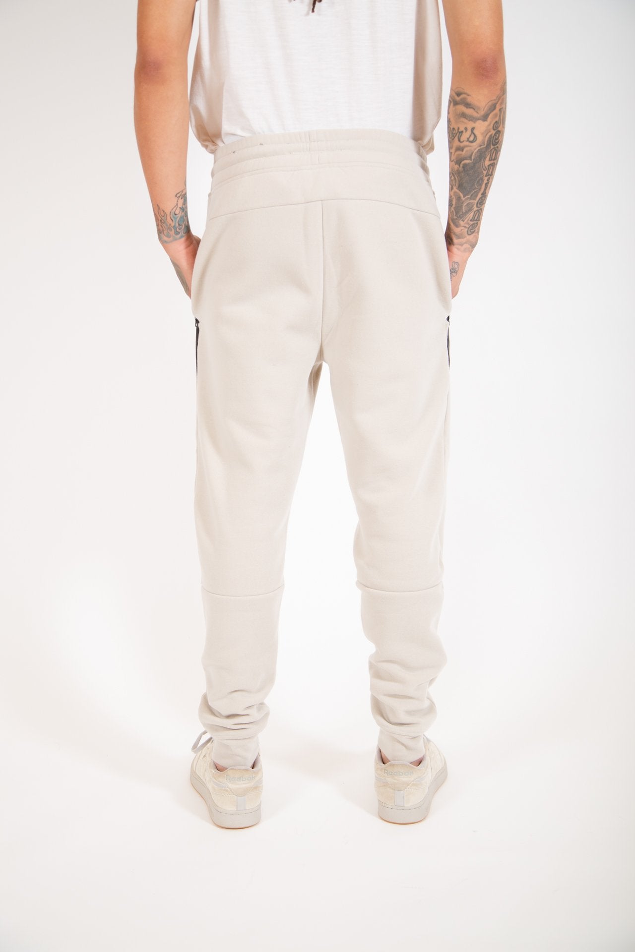 Men's tapered jogger pants with fleece fabric, heat seal diagonal pockets 
#color_sand