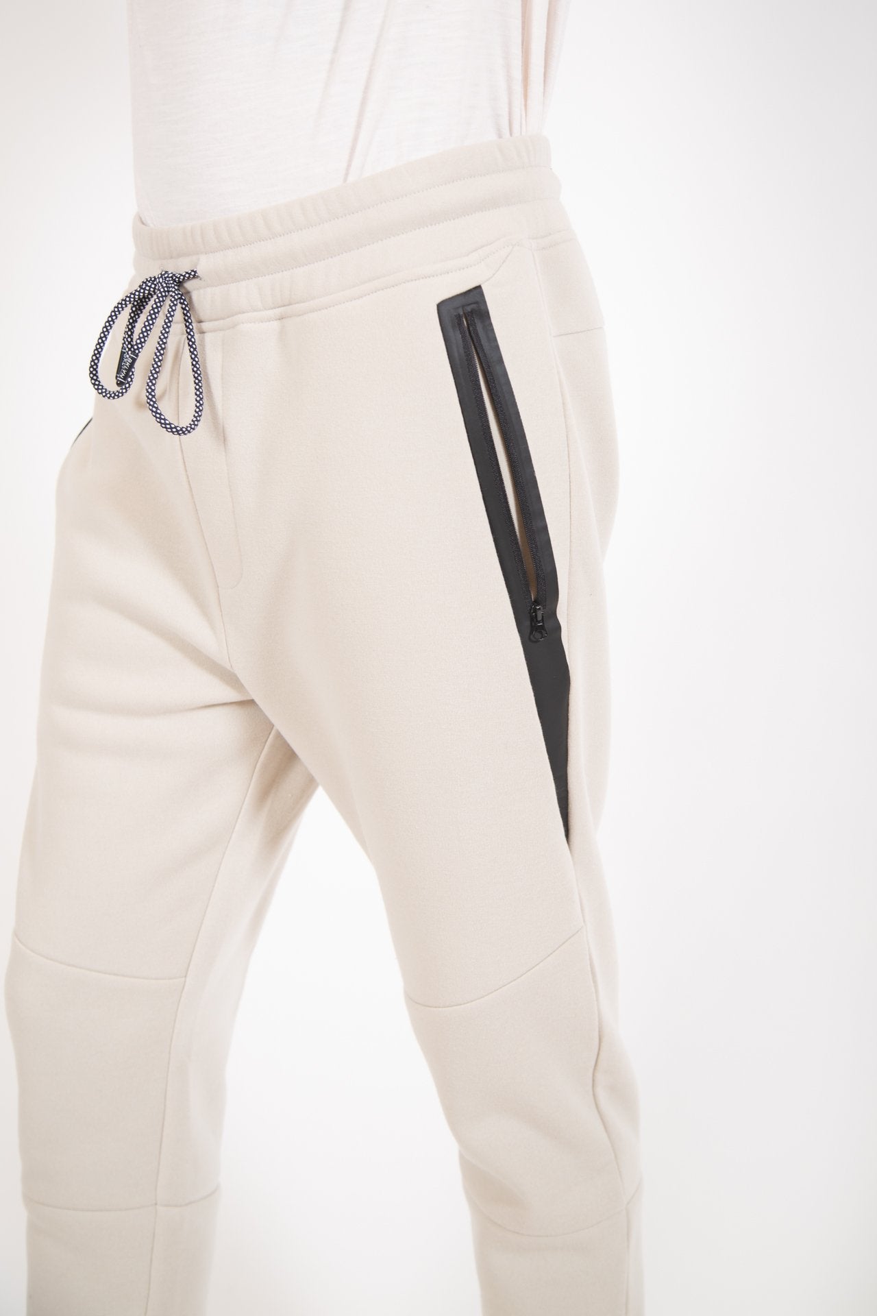 Soft fleece joggers with diagonal heat-sealed pockets for men
#color_sand