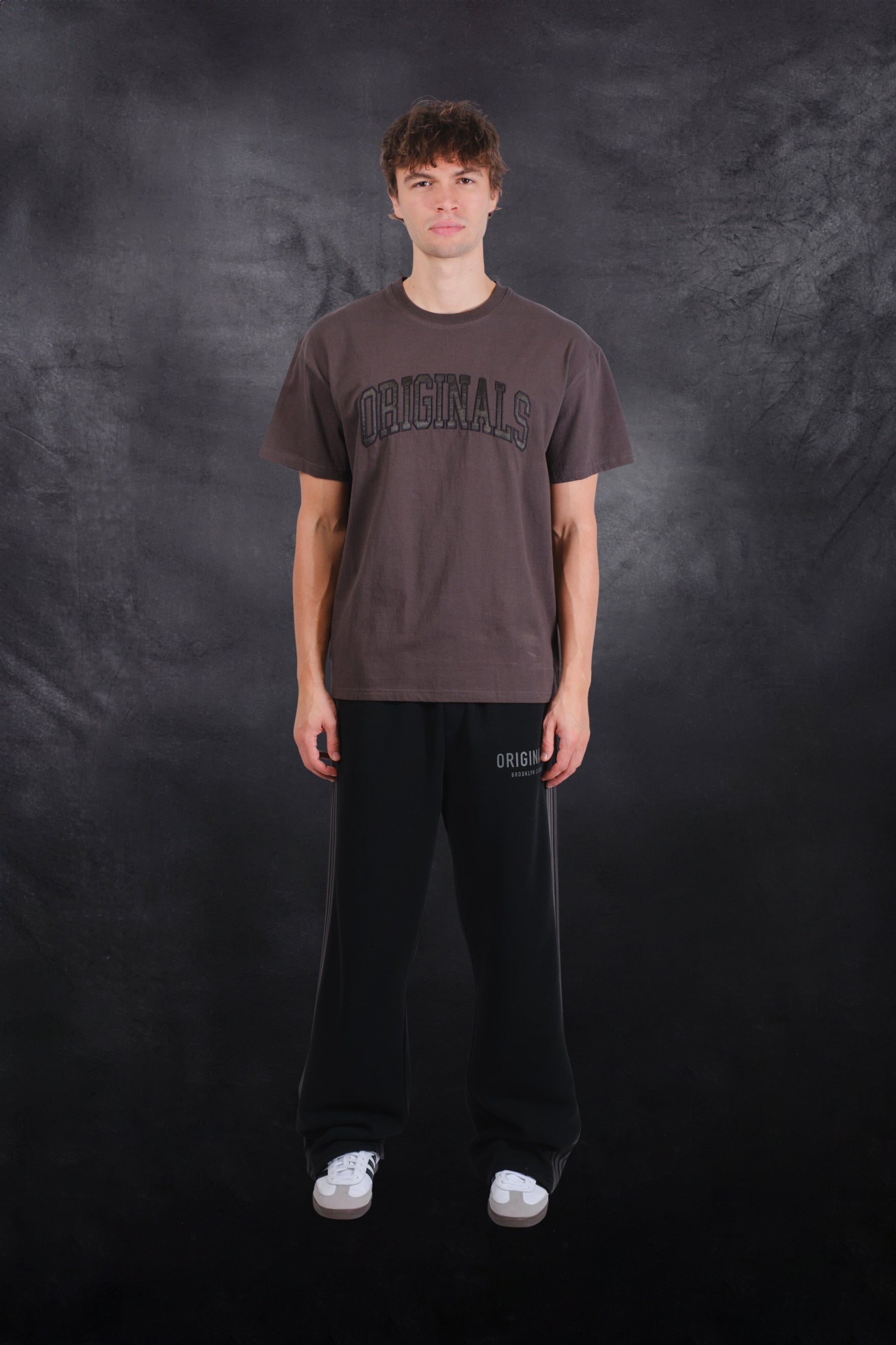 Casual Originals Tee with satin applique detail on chest
#color_dusty-black