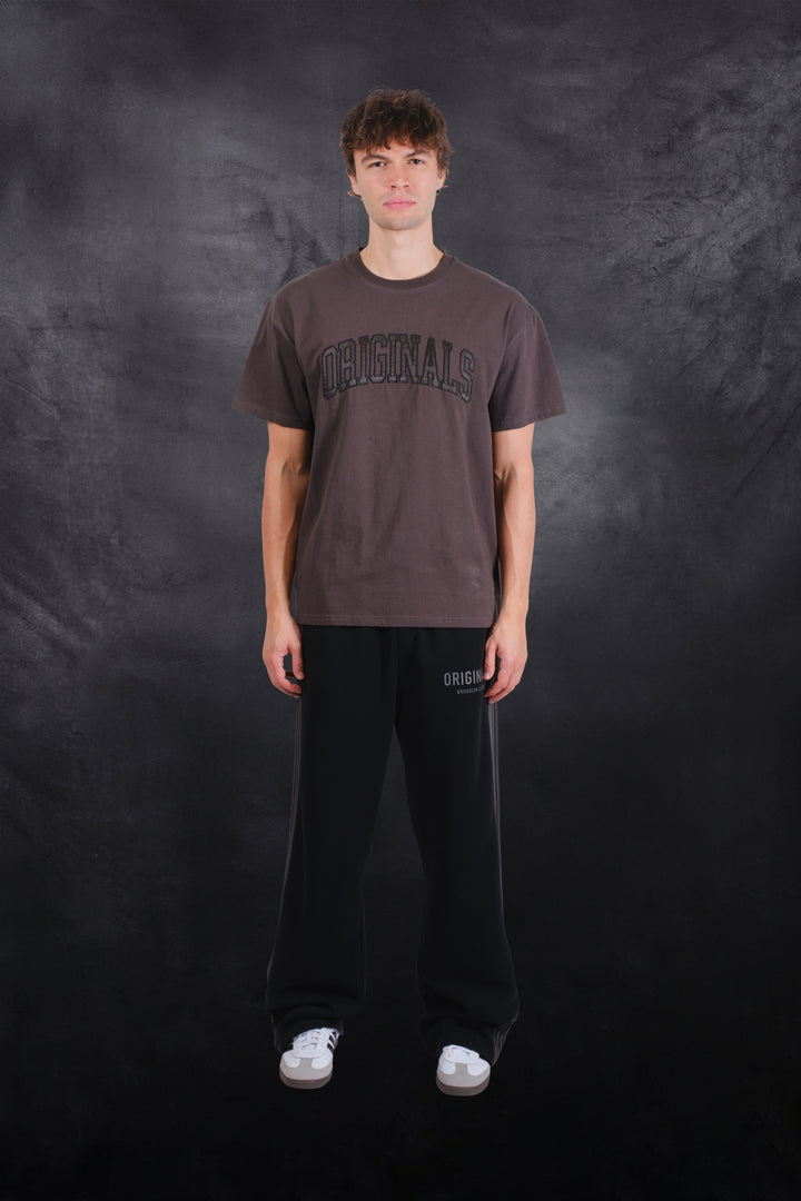 Casual Originals Tee with satin applique detail on chest
#color_dusty-black