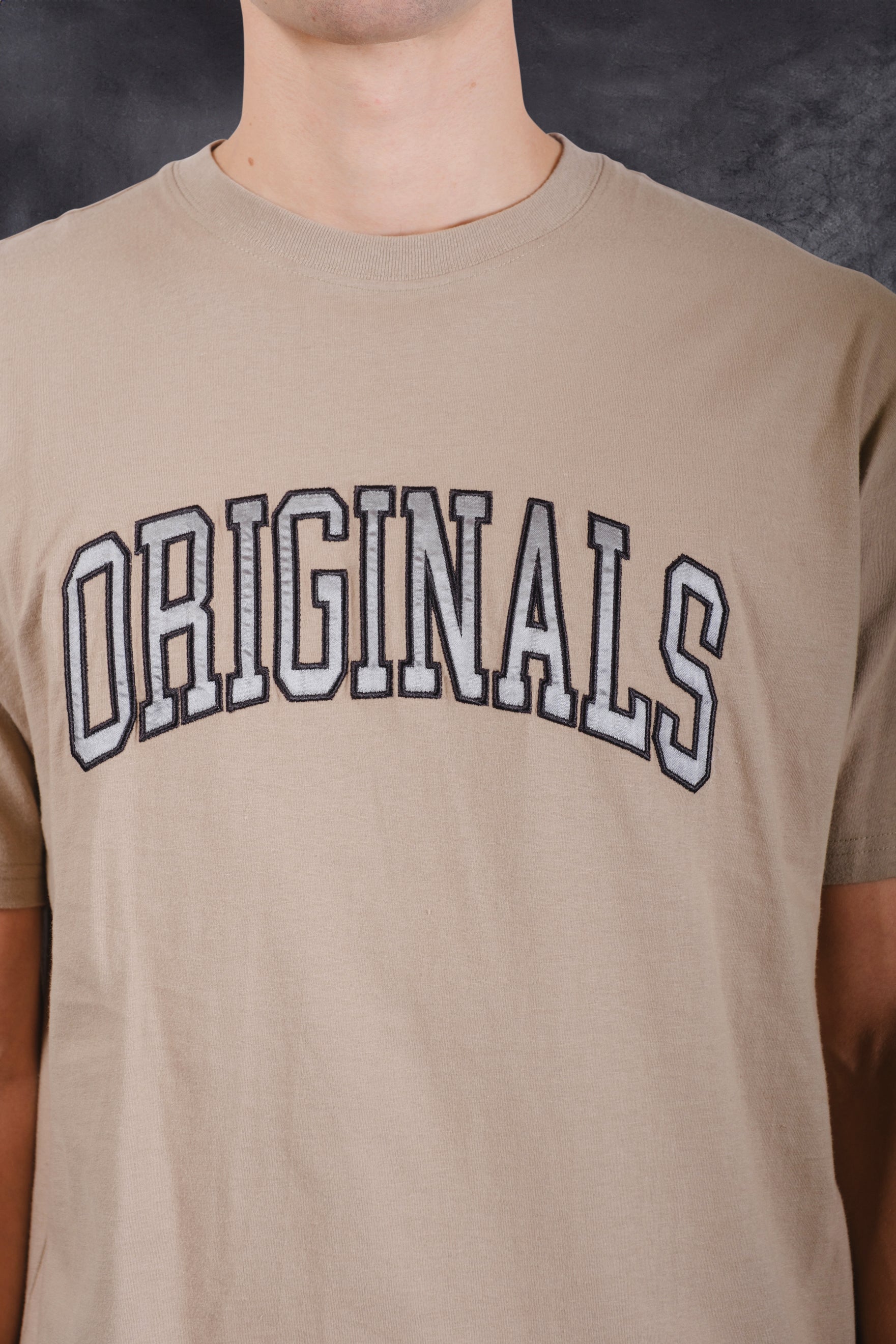 Men’s cotton Originals Tee featuring satin applique branding
#color_pumice-stone