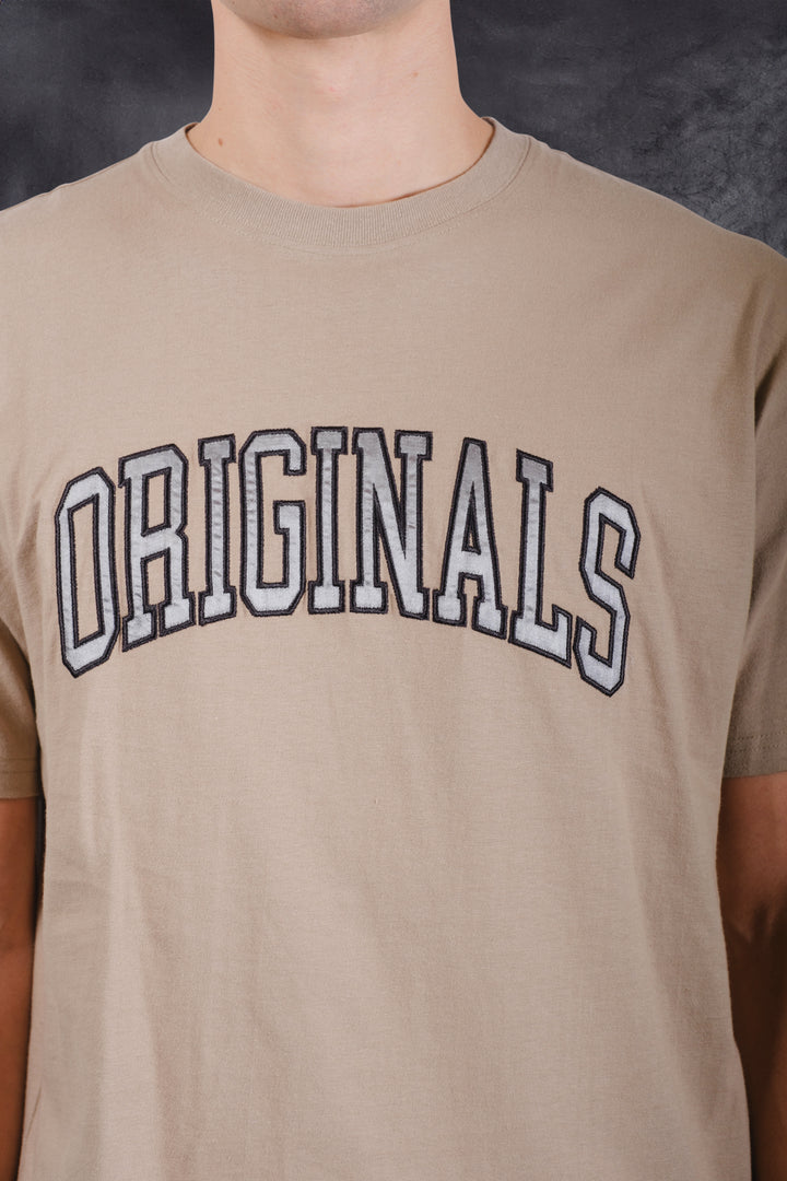 Men’s cotton Originals Tee featuring satin applique branding
#color_pumice-stone
