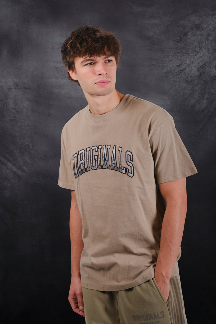 Soft cotton crew neck tee with bold satin applique logo design
#color_pumice-stone