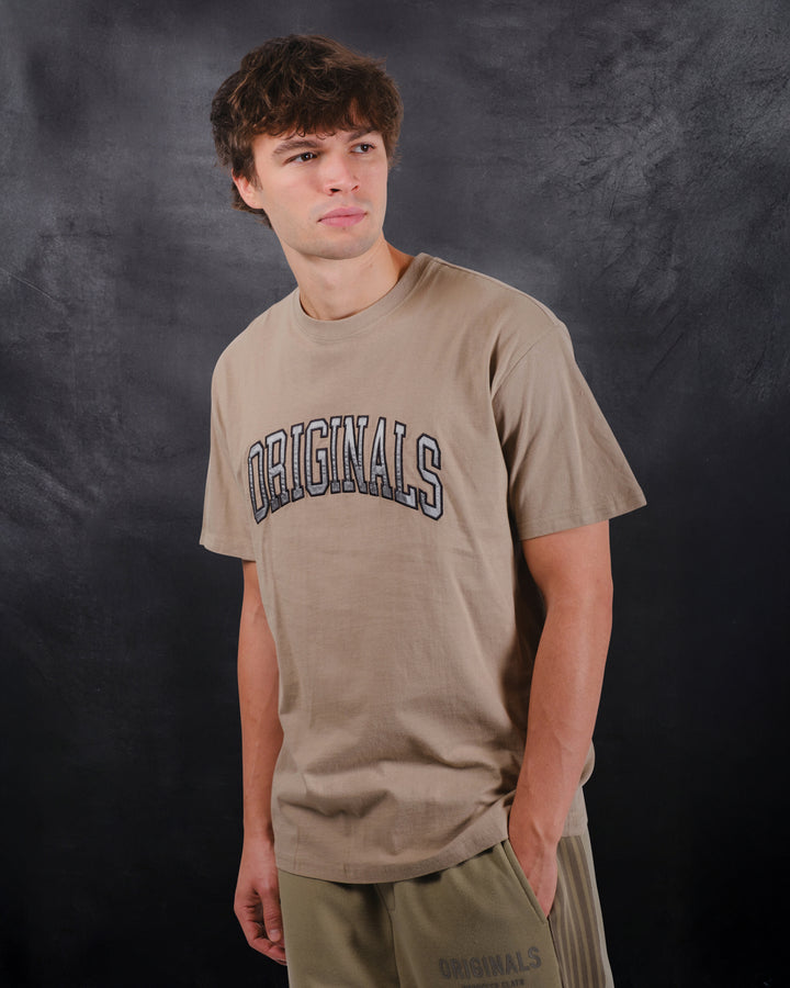 Soft cotton crew neck tee with bold satin applique logo design
#color_pumice-stone