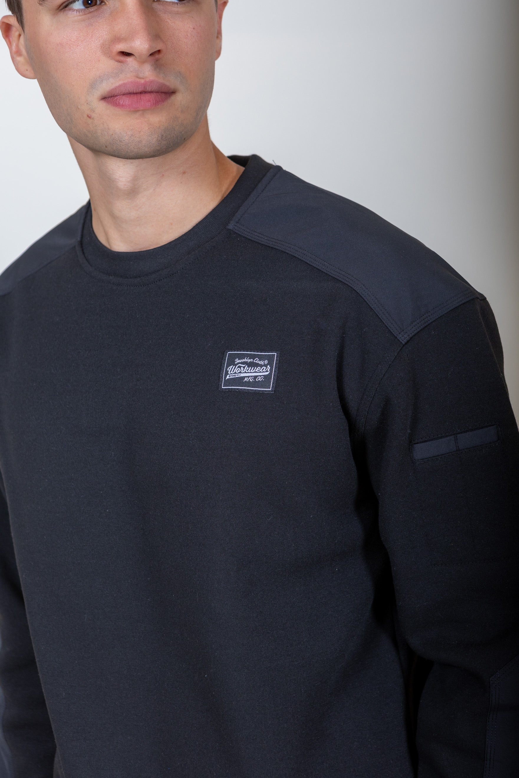 Relaxed-fit Workwear Blocked Fleece Crew
#color_black